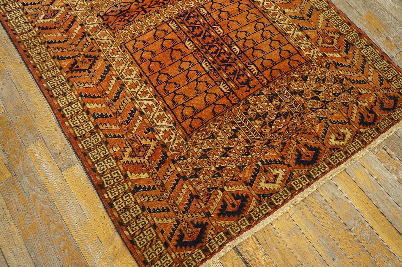 Russischer turkmenischer Engsi-Teppich des späten 19. Jahrhunderts ( 1,42 m x 1,82 m – 114 x 165 cm) (Handgeknüpft) im Angebot