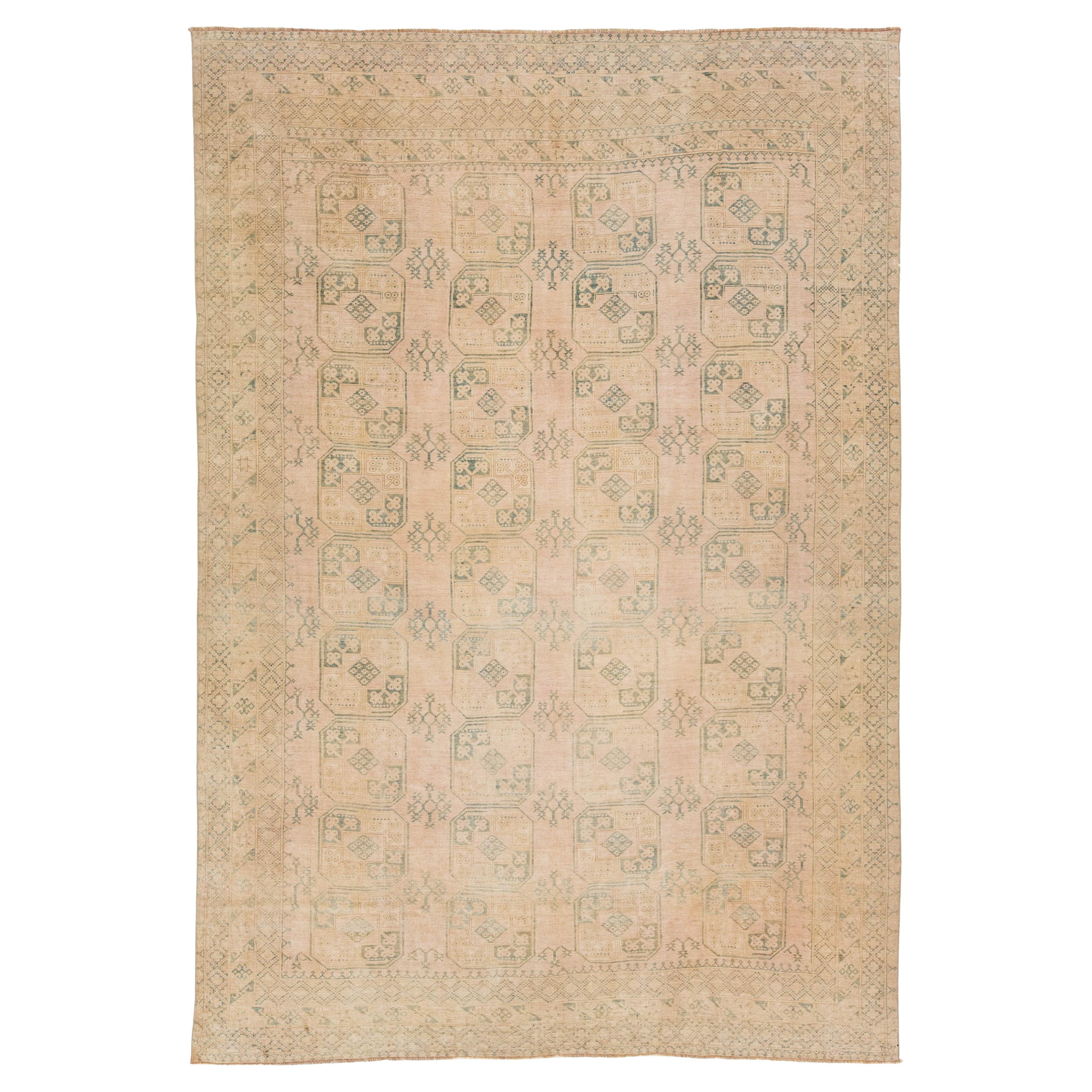 Tapis ancien Turkmen Gul - Abricot fondu et Sage Tapis tribal géométrique en laine en vente