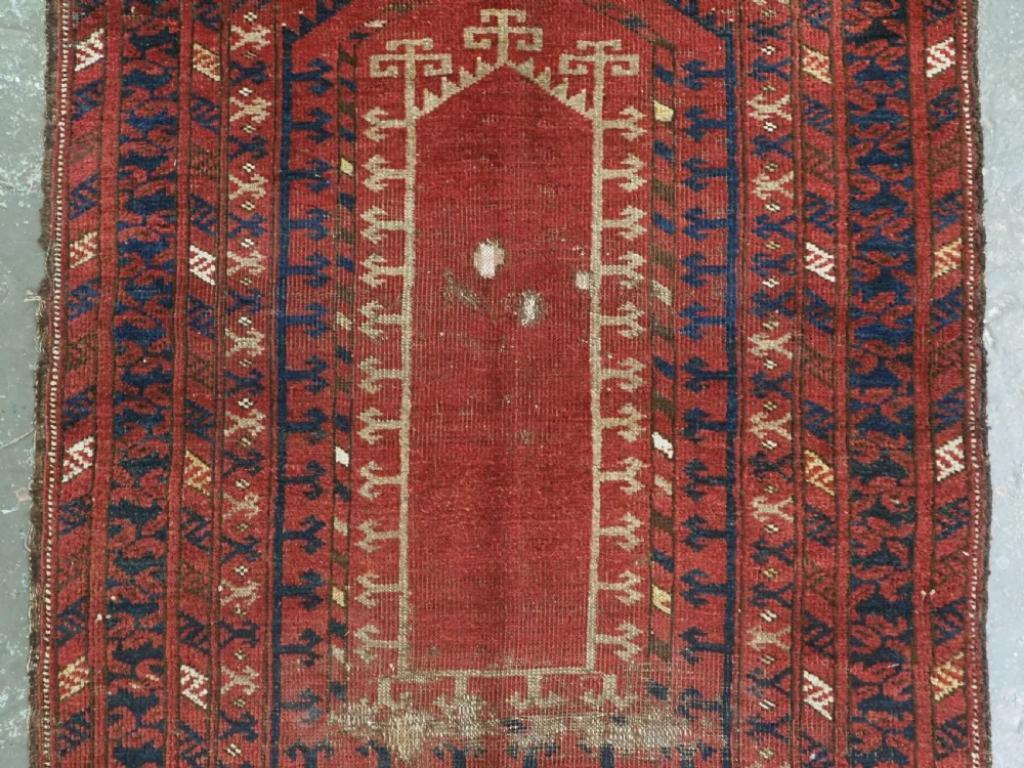 Antique Turkmen Prayer Rug, Probably Kizil Ayak, Circa 1850 Or Earlier In Fair Condition For Sale In Moreton-In-Marsh, GB