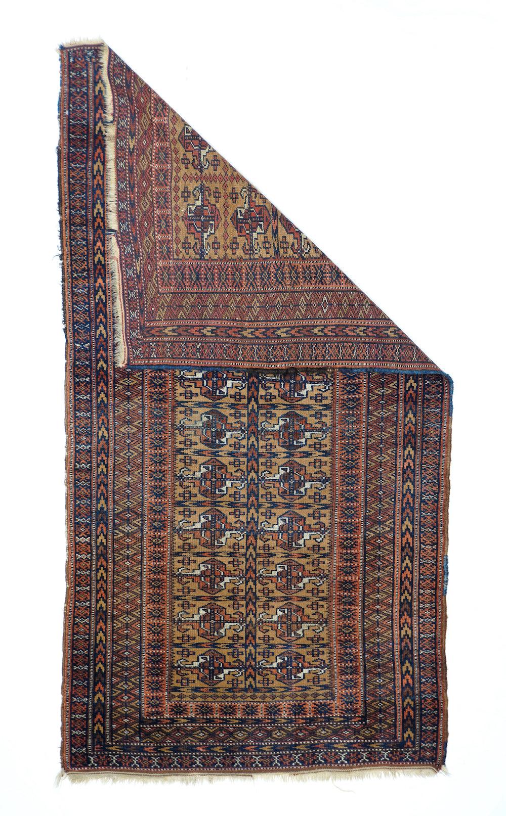 Alfombra turcomana antigua 3'0'' x 5'9''.