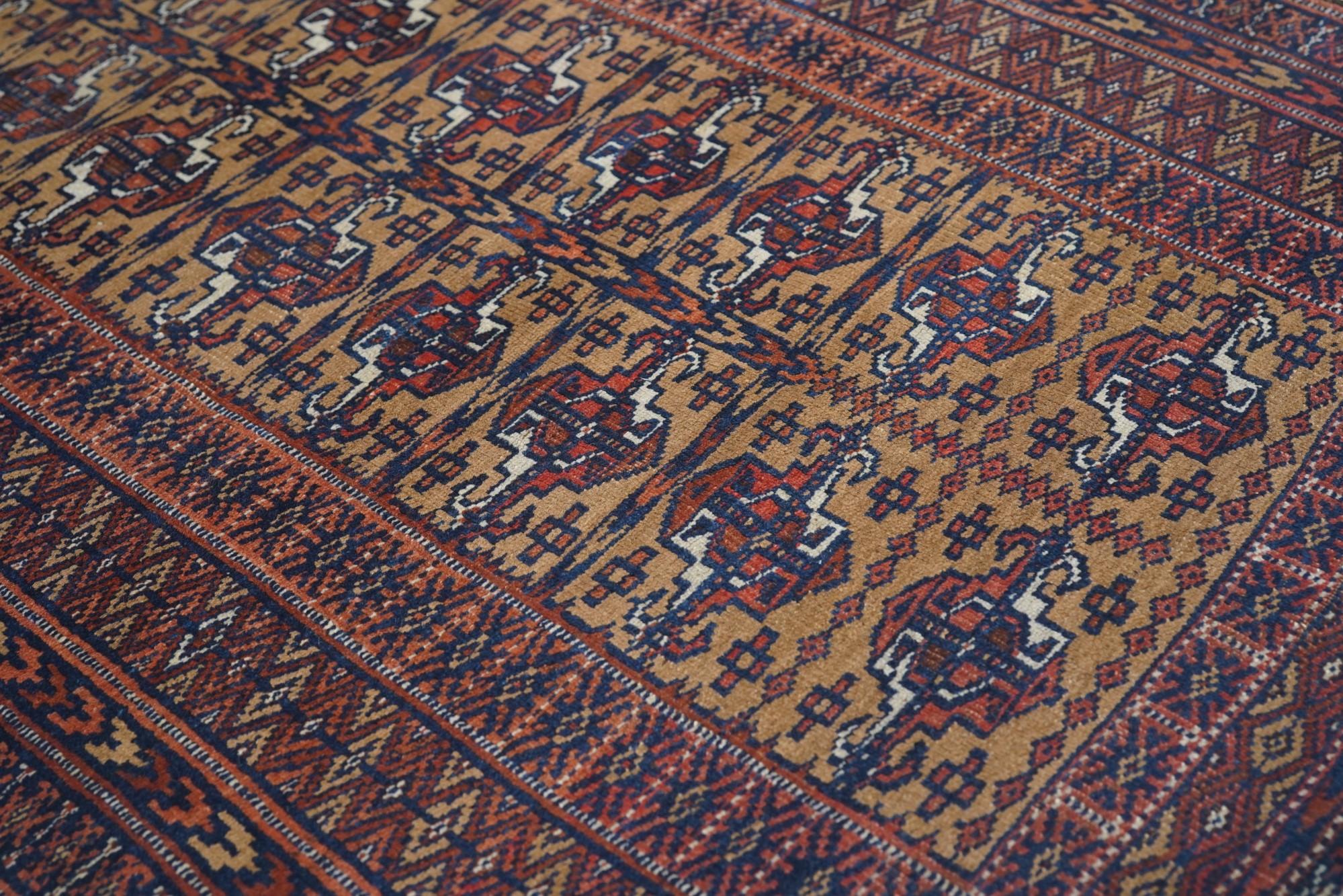 Alfombra turcomana antigua 3'0'' x 5'9'' siglo XX en venta