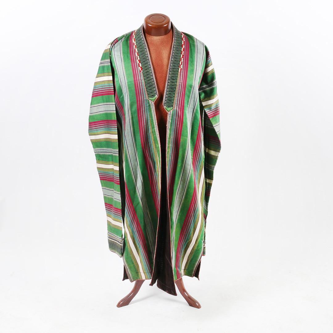 Albornoz antiguo turcomano de seda chapan, bata textil a rayas crema y crema Teñido con vegetales en venta