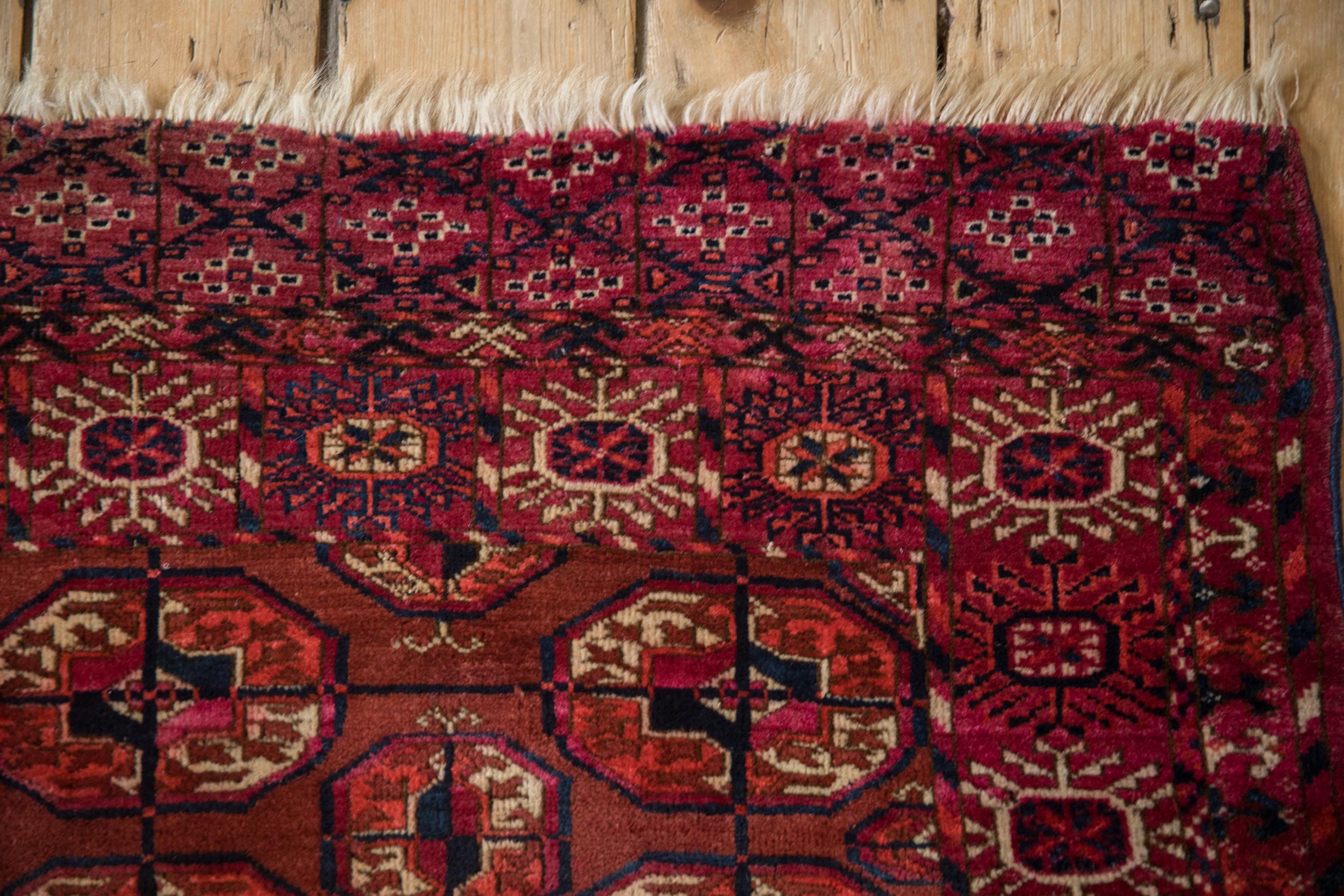Autre Tapis carré ancien du Turkménistan en vente