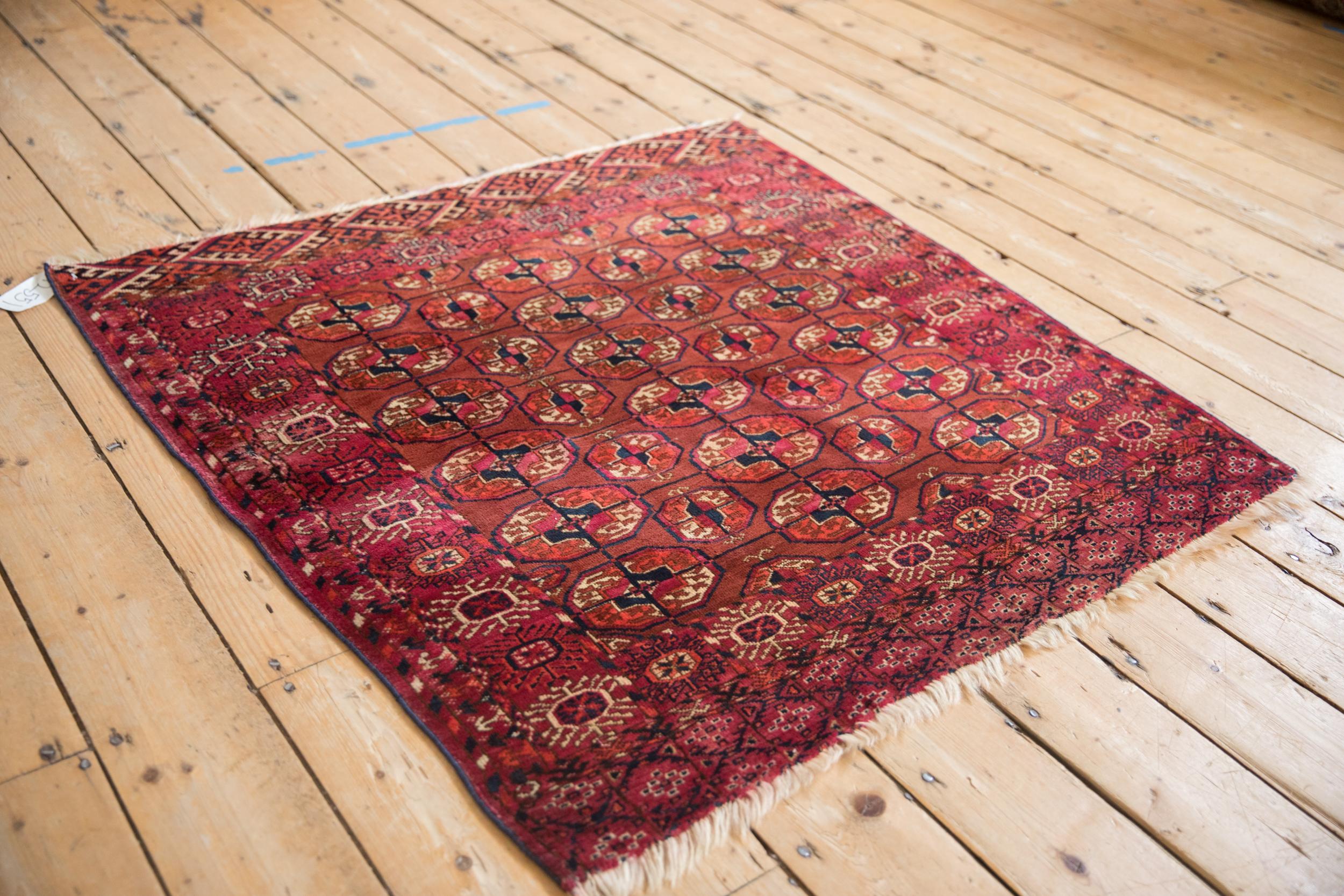 Turkmène Tapis carré ancien du Turkménistan en vente
