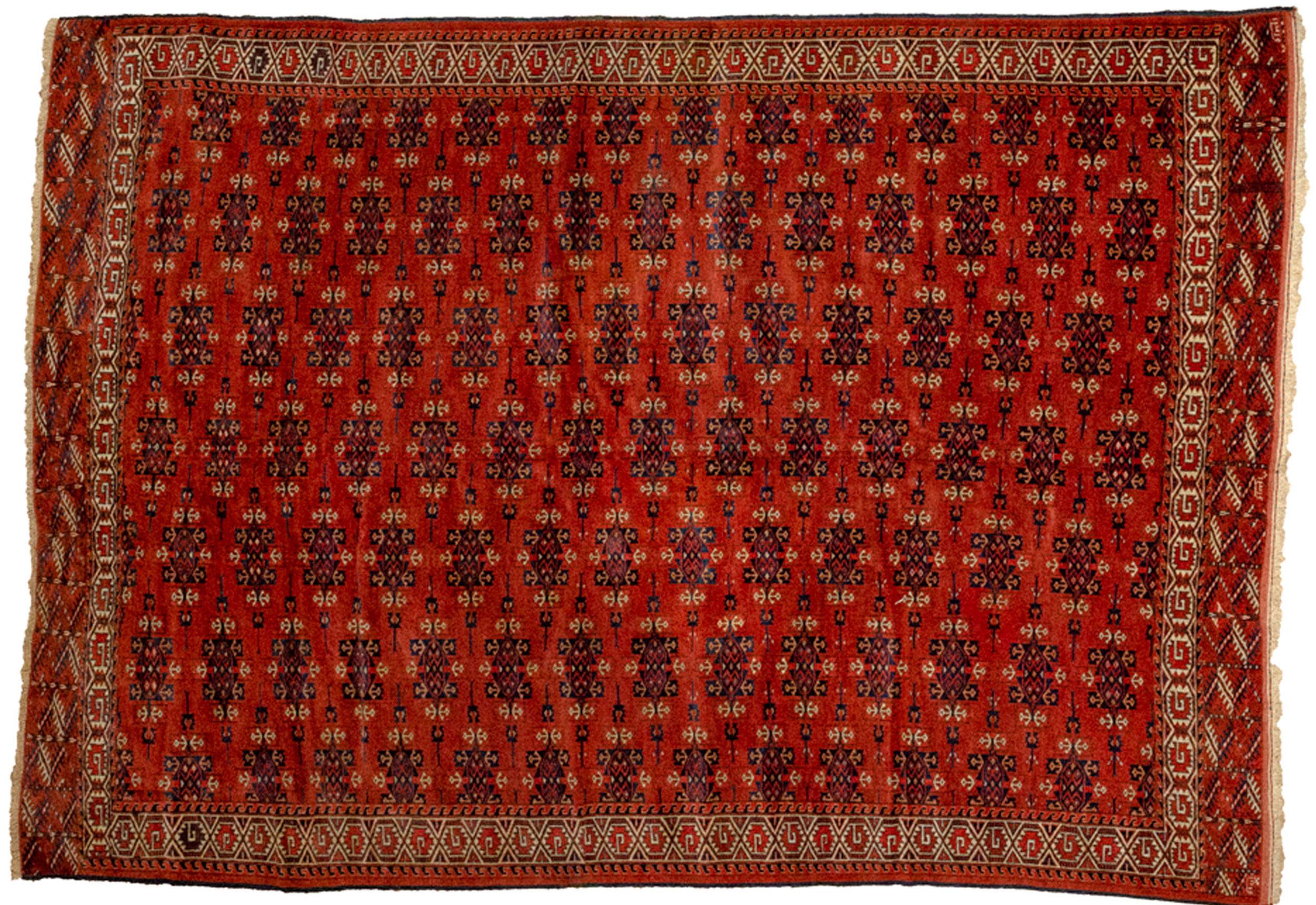 Antiker turkmenischer Yamoud-Teppich mit Kepse Gul  
Turkmenische Teppiche waren schon immer ein begehrter Dekorationsgegenstand. Sie eignen sich als Bibliotheksteppich oder als Esszimmerteppich, da sie ein All-Over-Design haben. Dieser Yamoud
