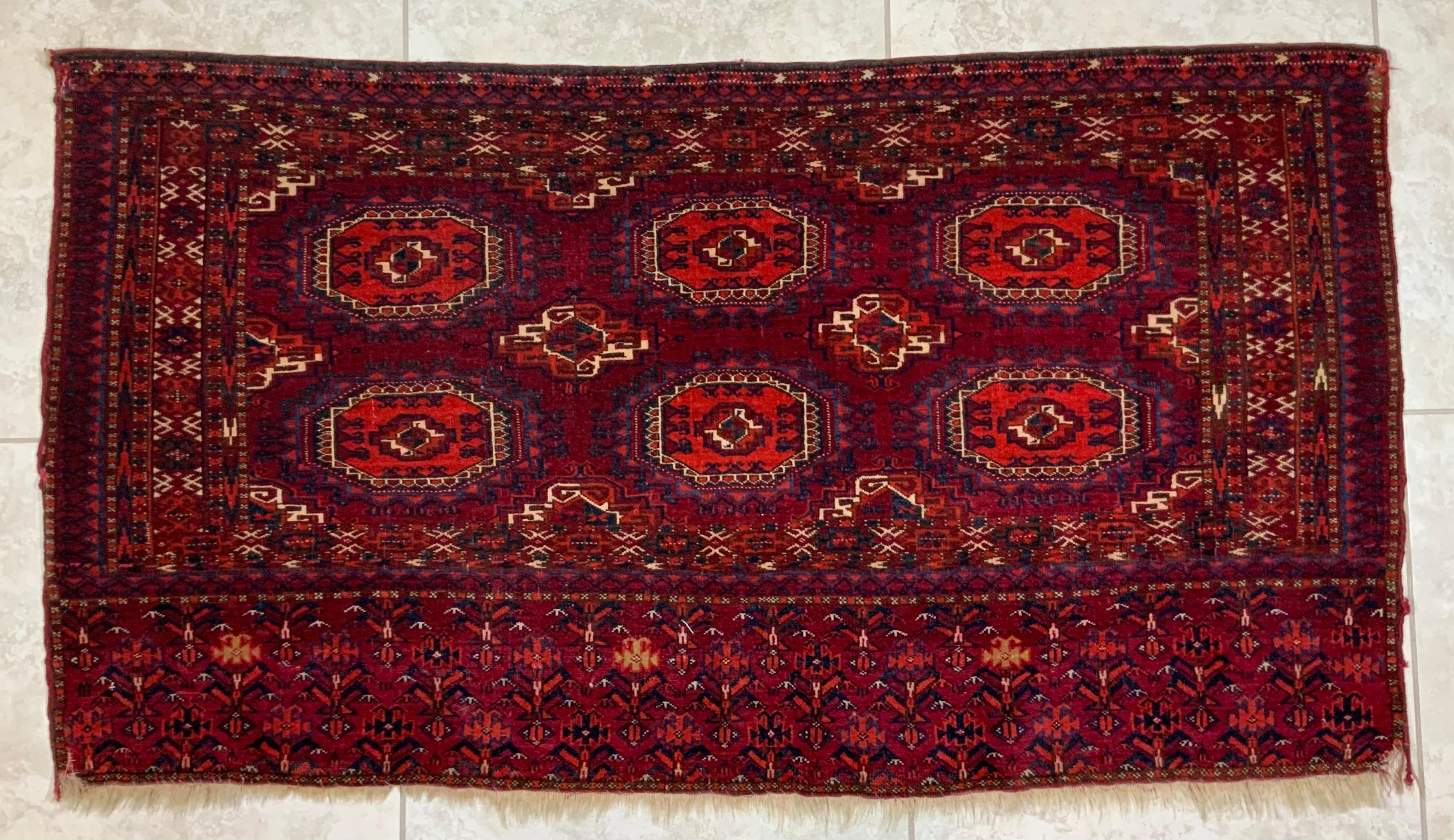 Antique Turkoman rug, circa 1920, from Turkmenistan Hand knotted wool, beautiful object for art for display .

 