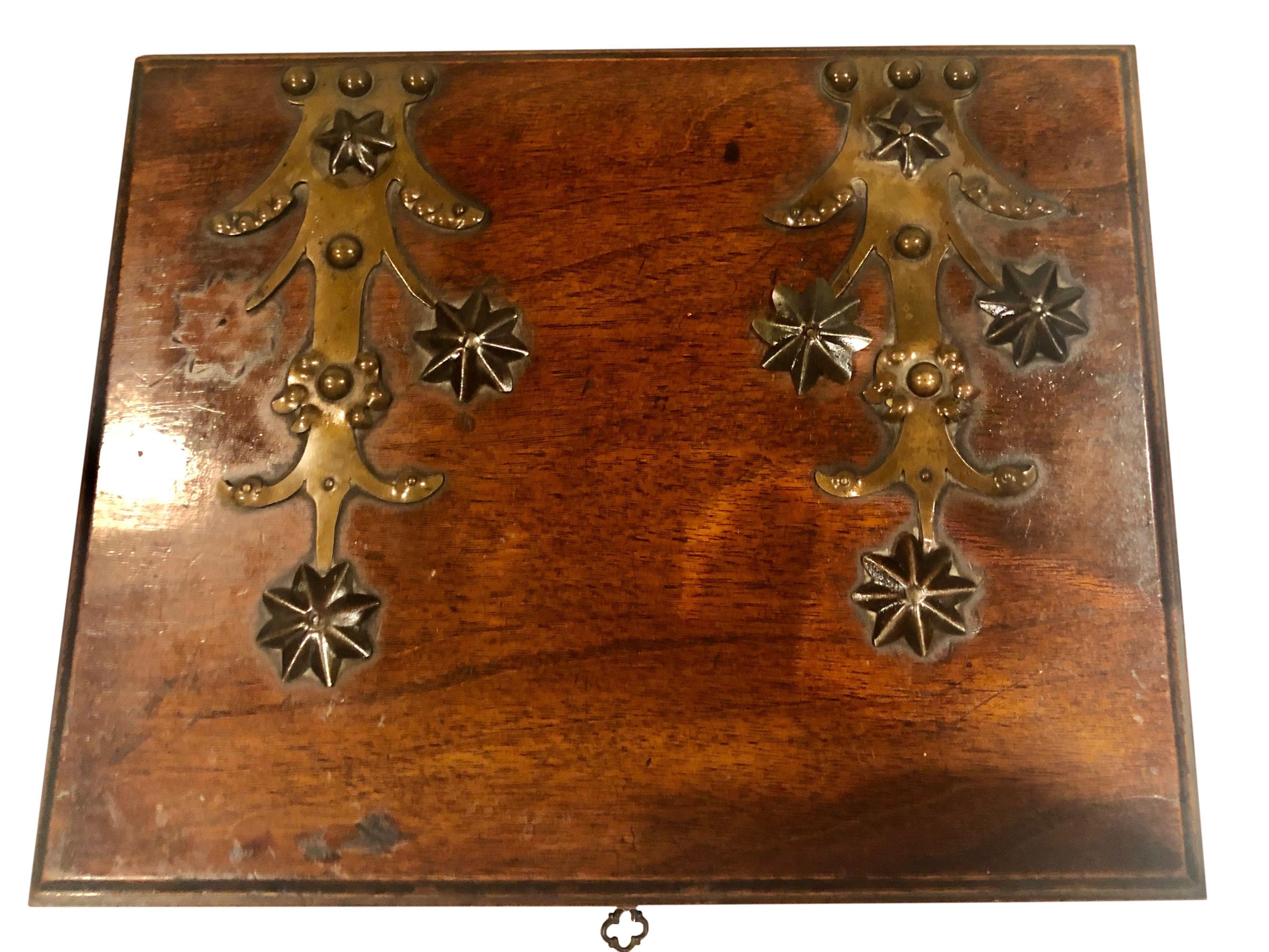 Antique Turn of the Century German Walnut Box In Good Condition For Sale In Tampa, FL