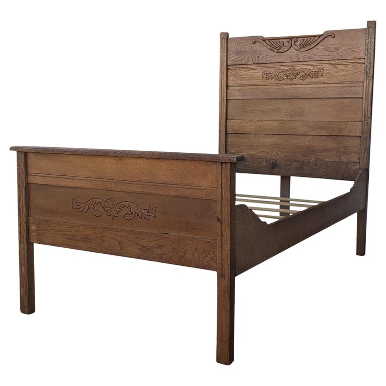 Antique Turn of the Century Victorian Twin Bedframe in Oak For Sale at