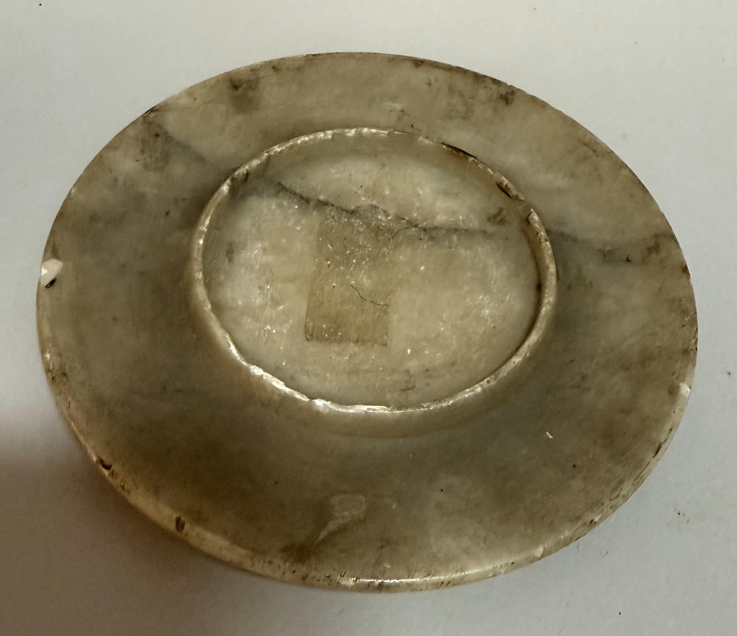 Objeto escultórico de piedra acanalada del siglo XX con placa a juego Brutalista en venta