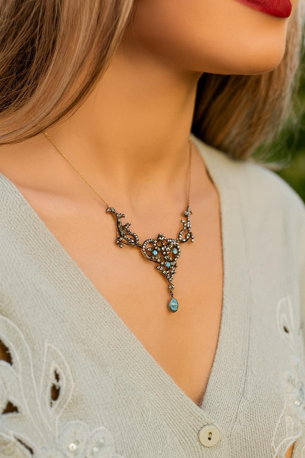 Turquoise ancienne et perles de rocaille Excellent état - En vente à Firenze, FI