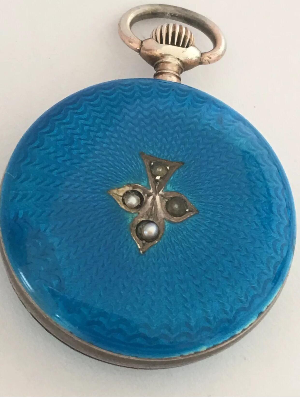 Antique Turquoise / Blue Enamel Fob Watch .


This small fob / pocket watch is working and ticking well. The back case cover has a different shade of blue compared to the front cover As shown on the photos