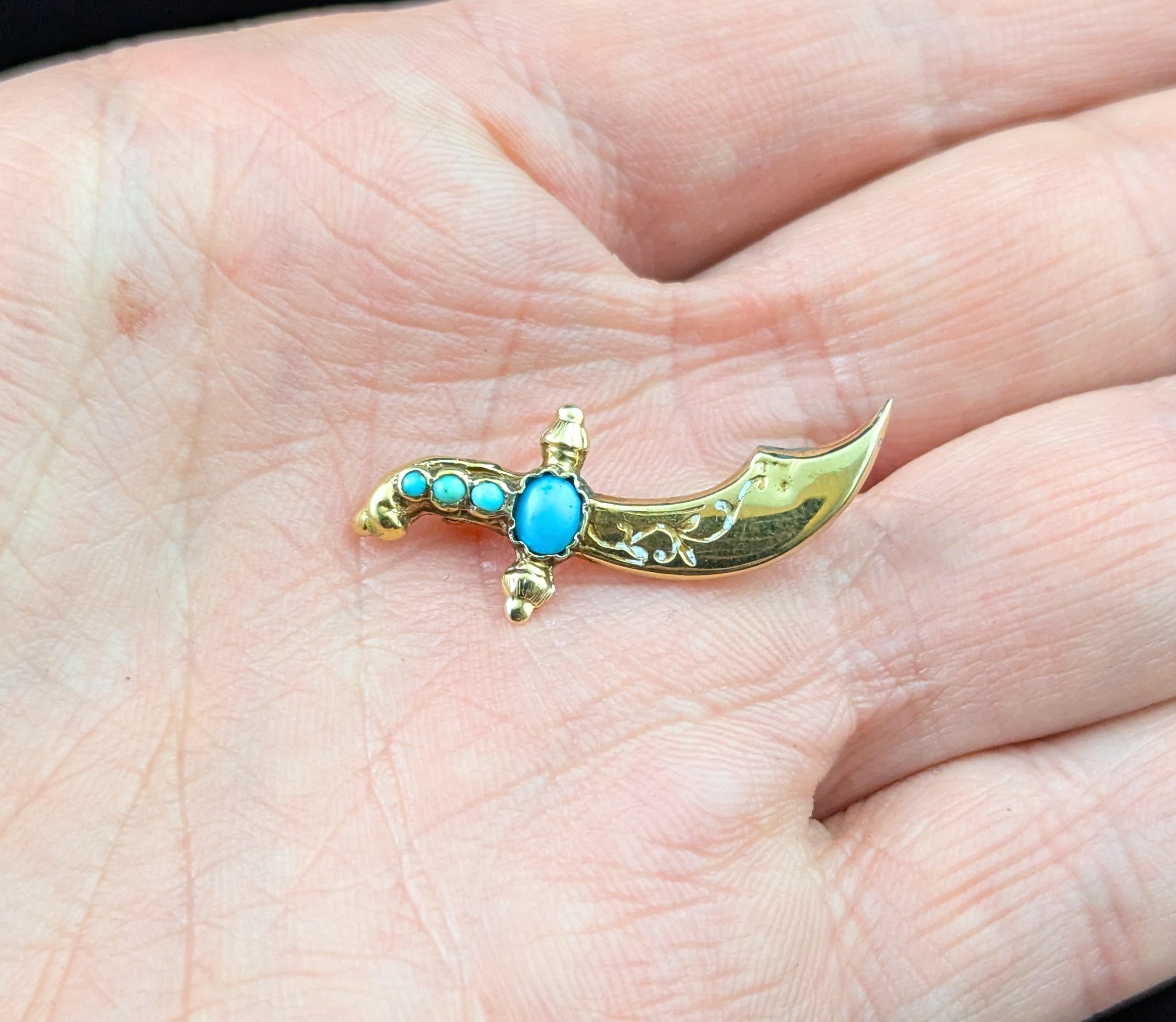 Antique Turquoise dagger brooch, 9k gold In Good Condition For Sale In NEWARK, GB
