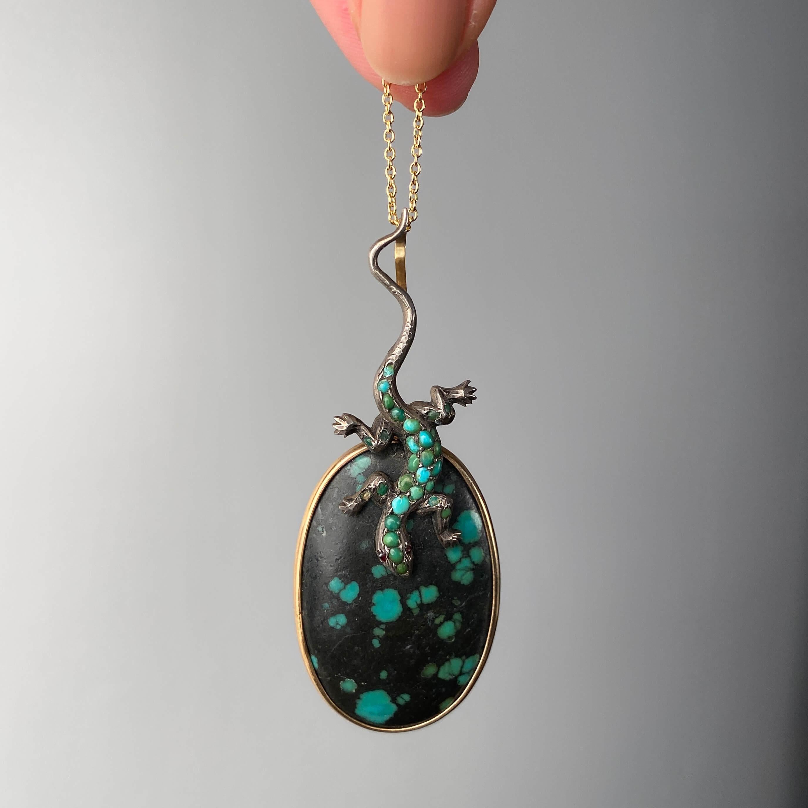 Antiker Türkis-Eidechsen-Anhänger aus Gold und Silber Damen im Angebot