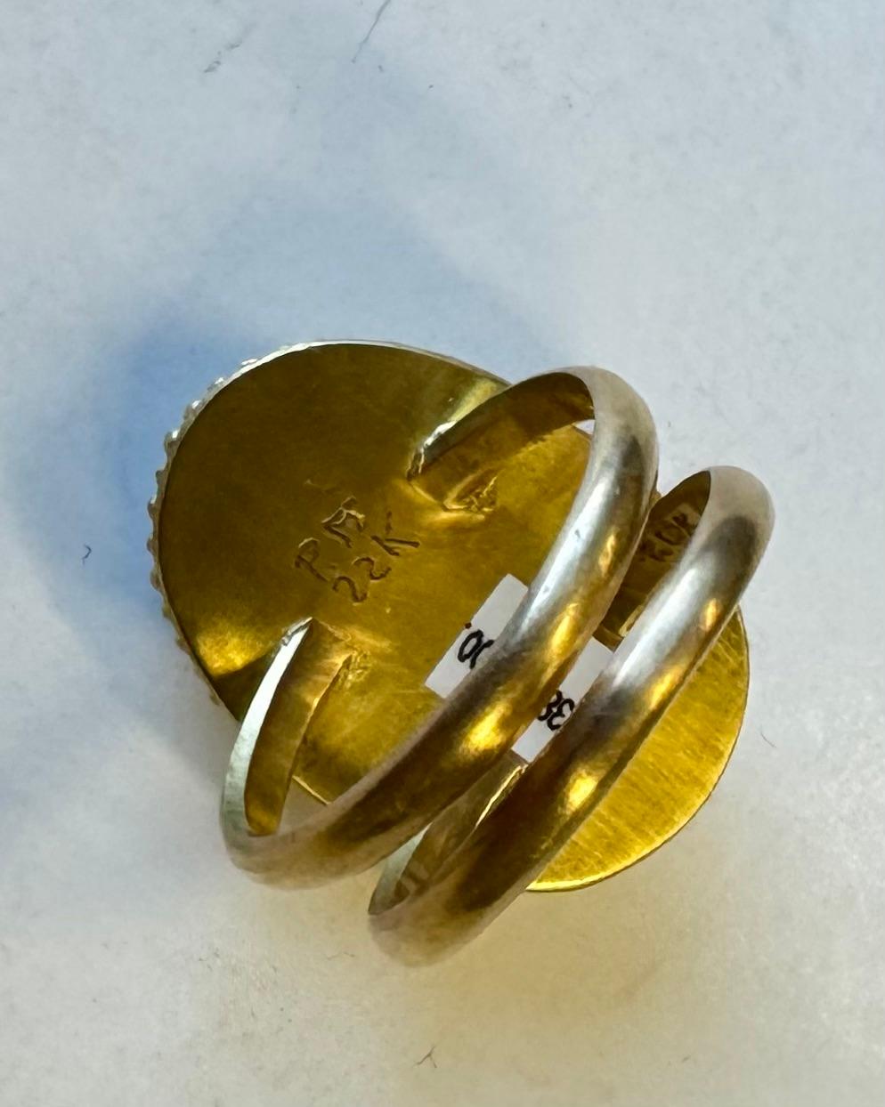 Bague ancienne en turquoise en or 22 carats avec granulation en vente 1