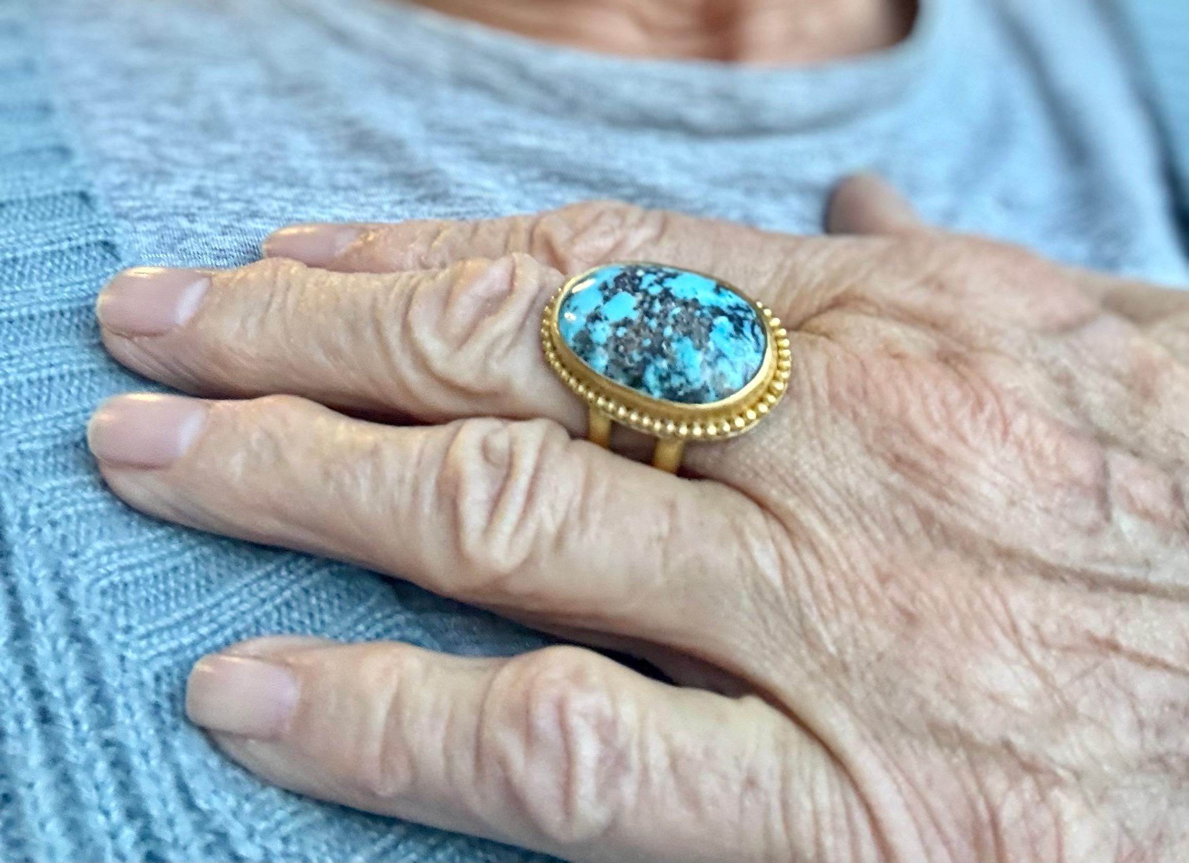 Bague ancienne en turquoise en or 22 carats avec granulation en vente 3