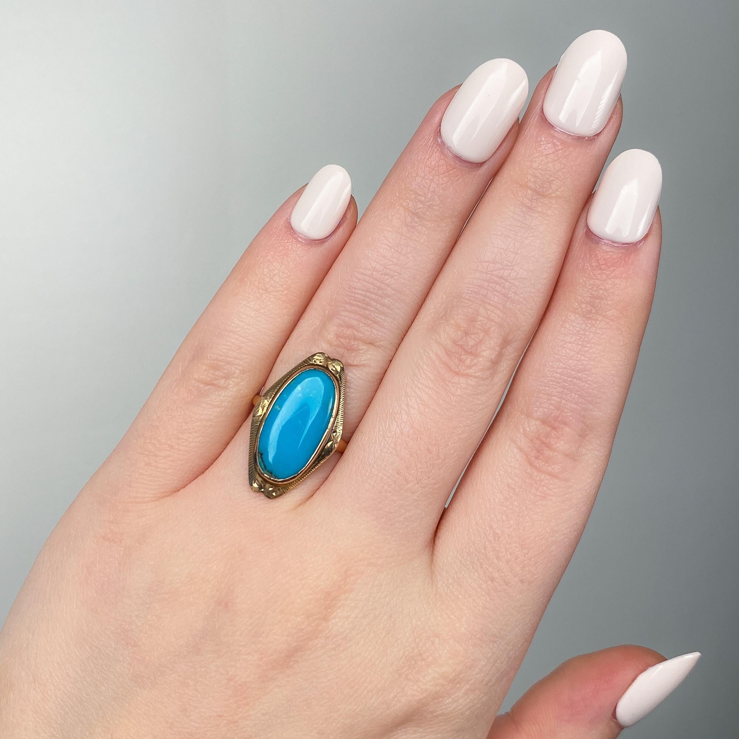 Antique Turquoise Ring of 9ct Gold In Good Condition For Sale In Lewisburg, PA