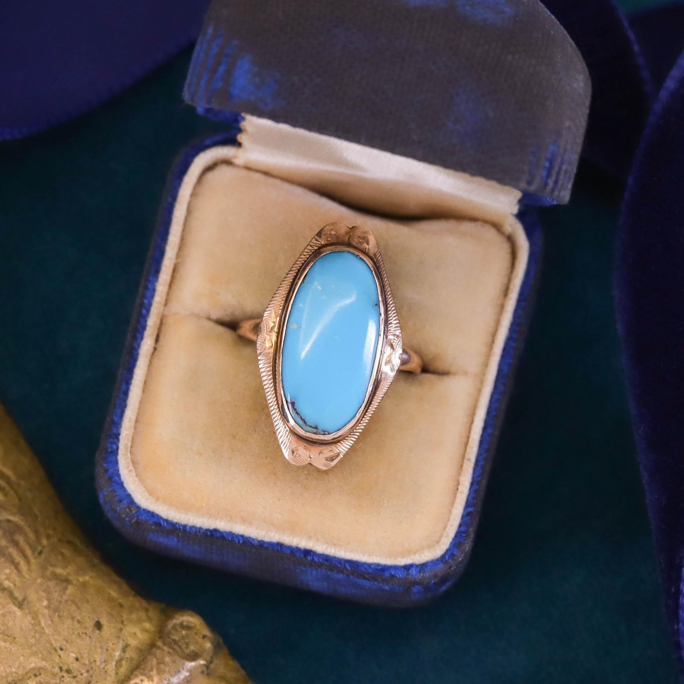 Antique Turquoise Ring of 9ct Gold For Sale 1