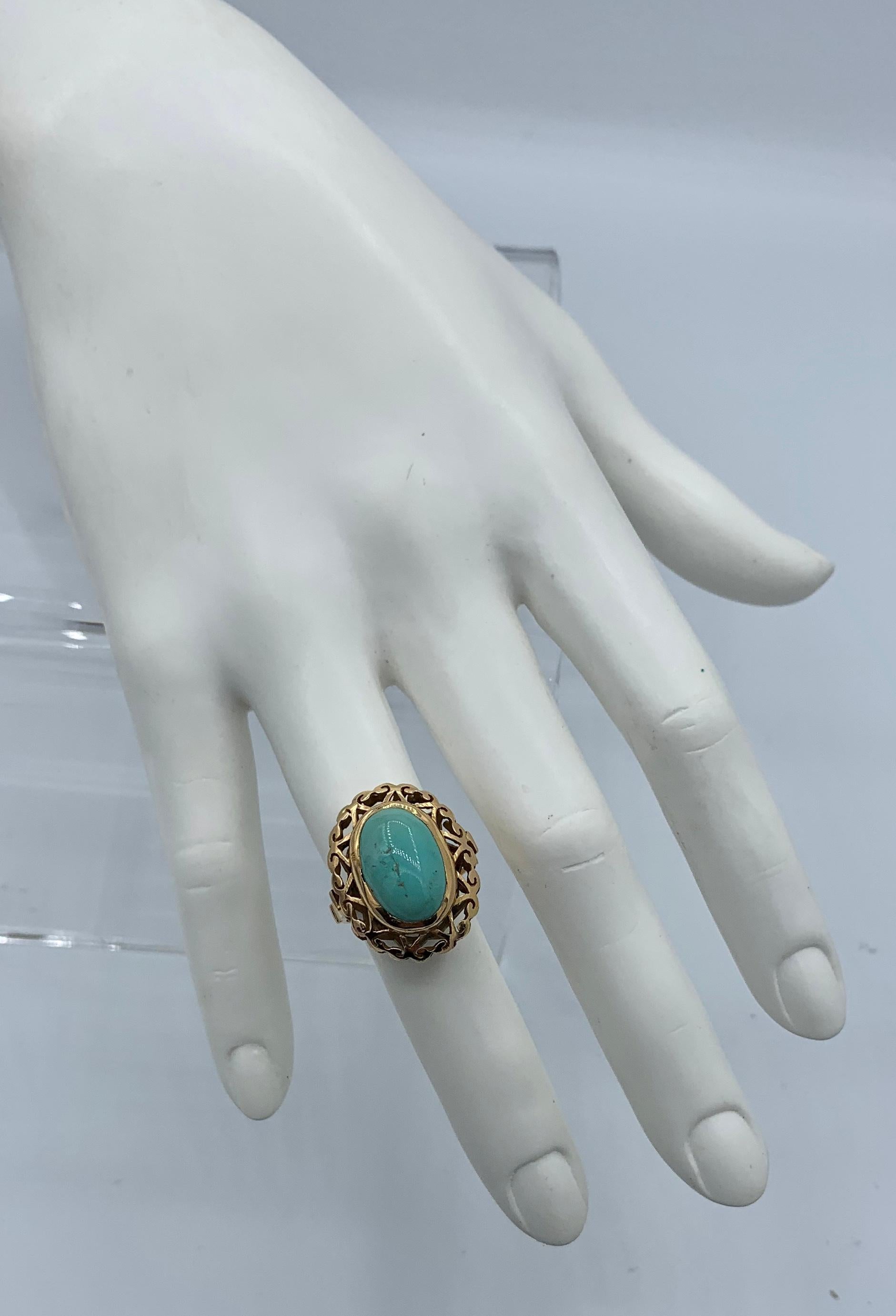 Antique Turquoise Ring Retro Cocktail 18 Karat Yellow Gold In Excellent Condition For Sale In New York, NY