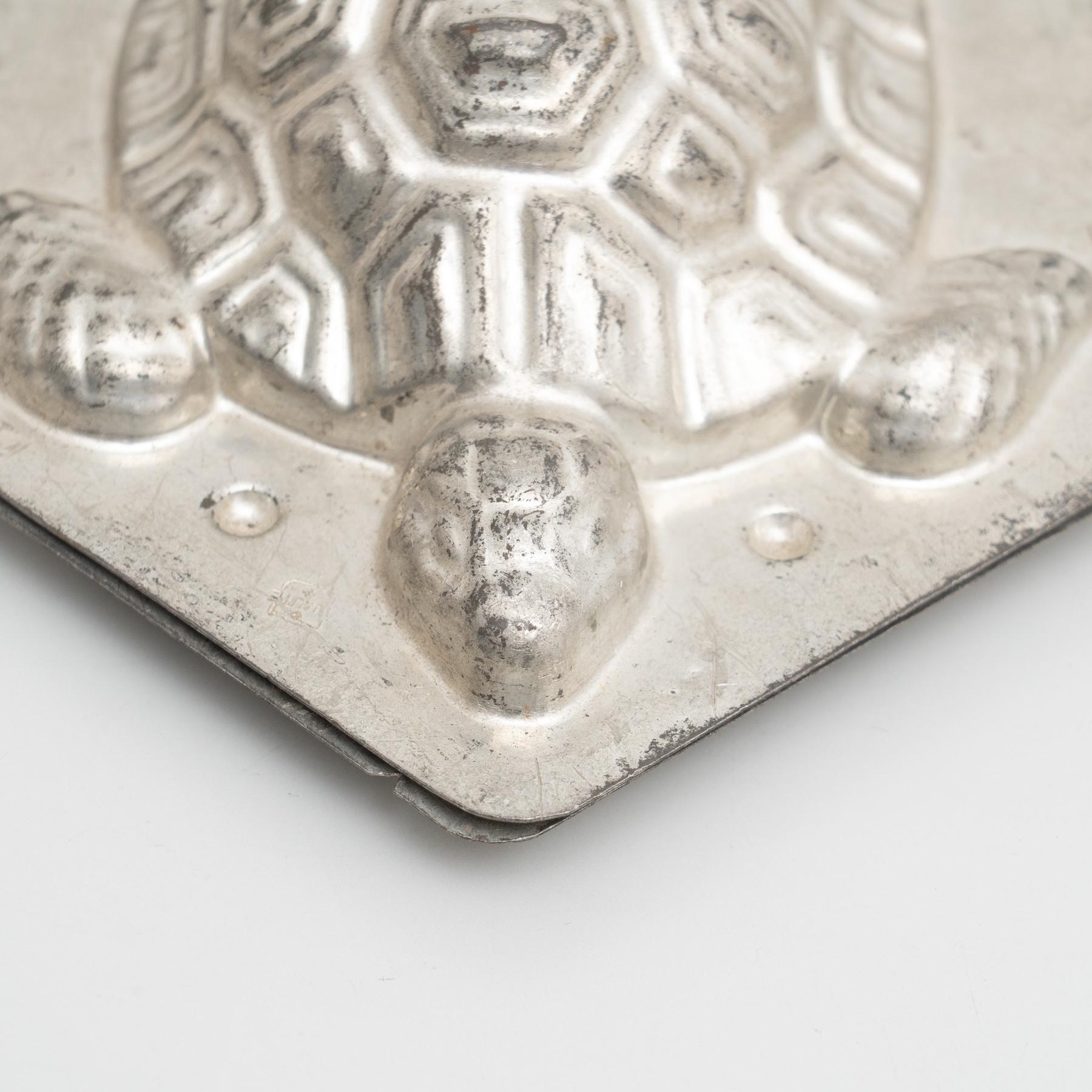 Antike Schildkrötenform-Kochform aus Metall, um 1950 im Angebot 9