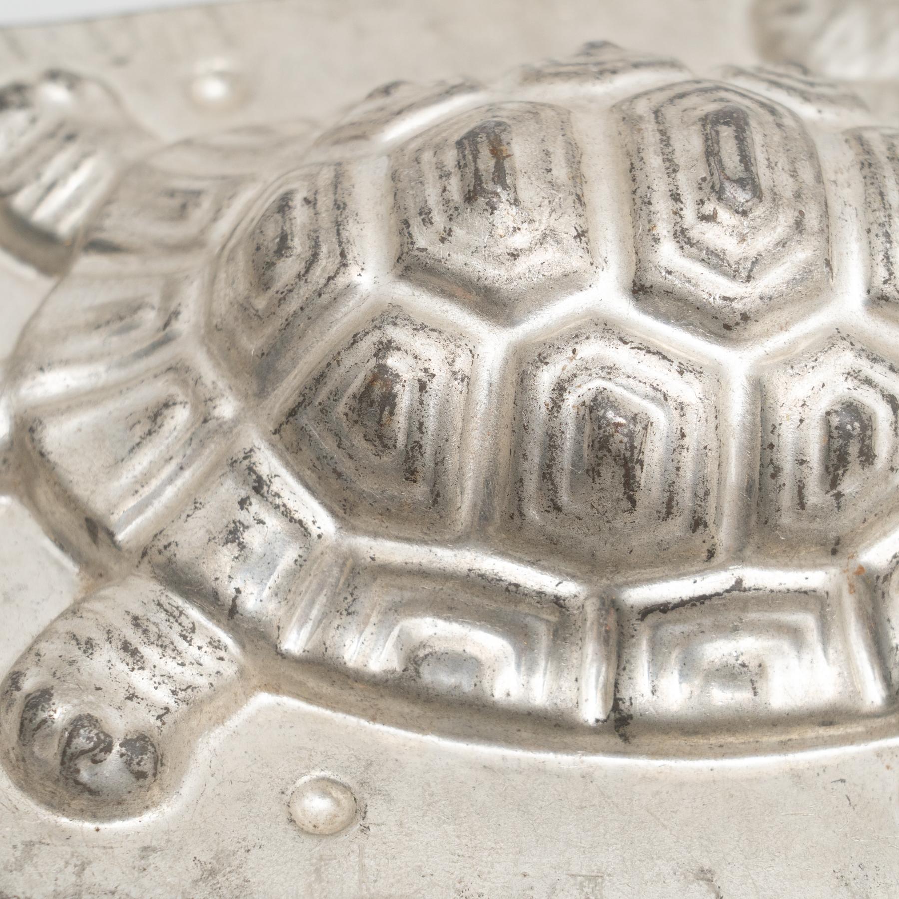 Antike Schildkrötenform-Kochform aus Metall, um 1950 im Angebot 11