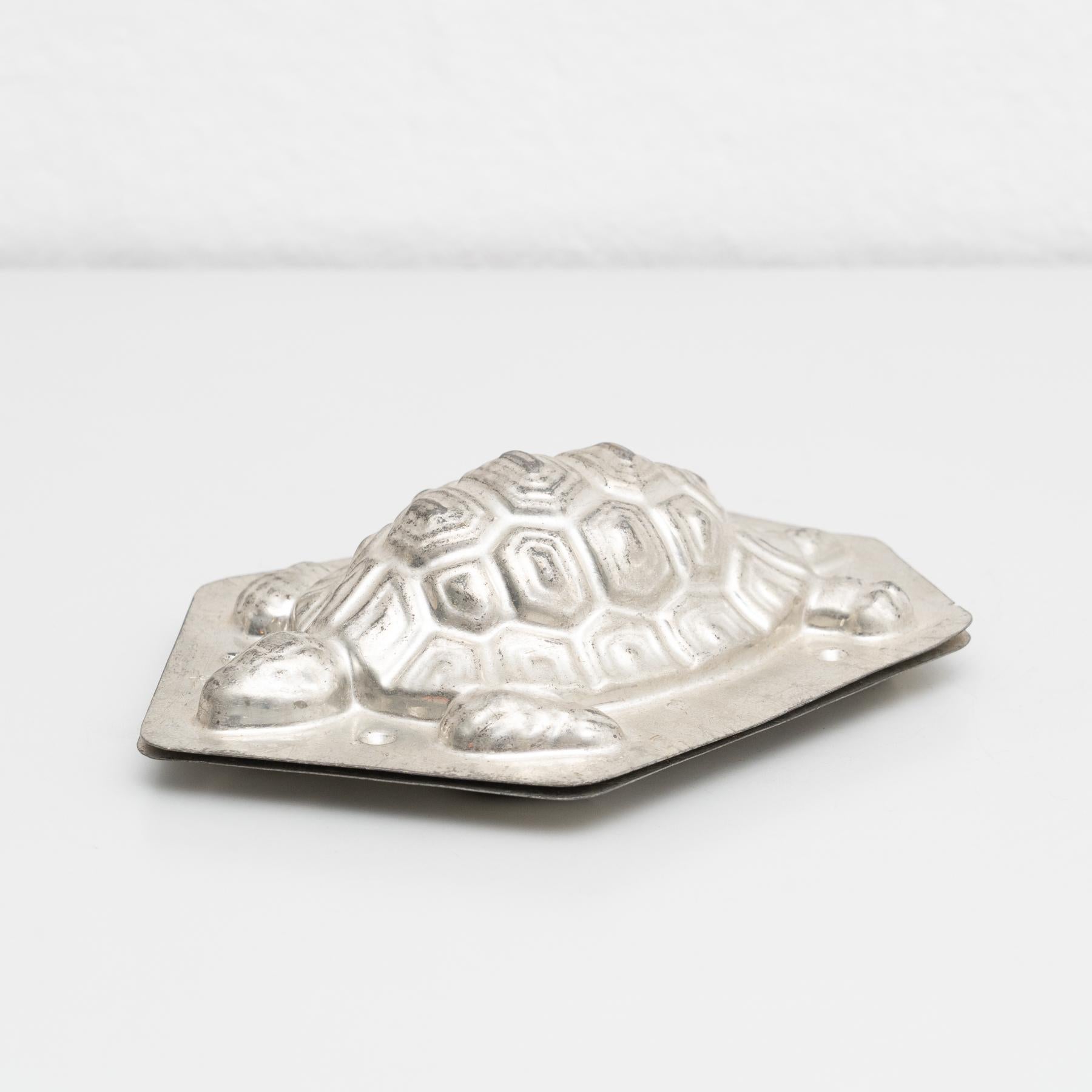 Spanish Antique Turtle Shaped Metal Cooking Mold, circa 1950 For Sale