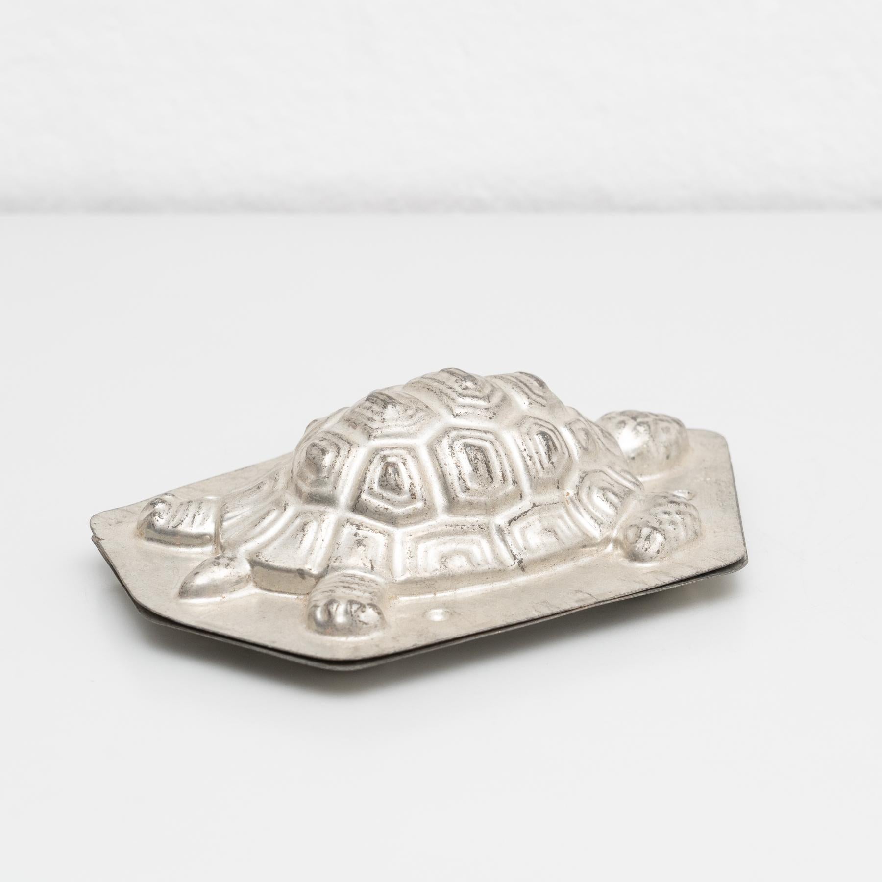 Antique Turtle Shaped Metal Cooking Mold, circa 1950 For Sale 2