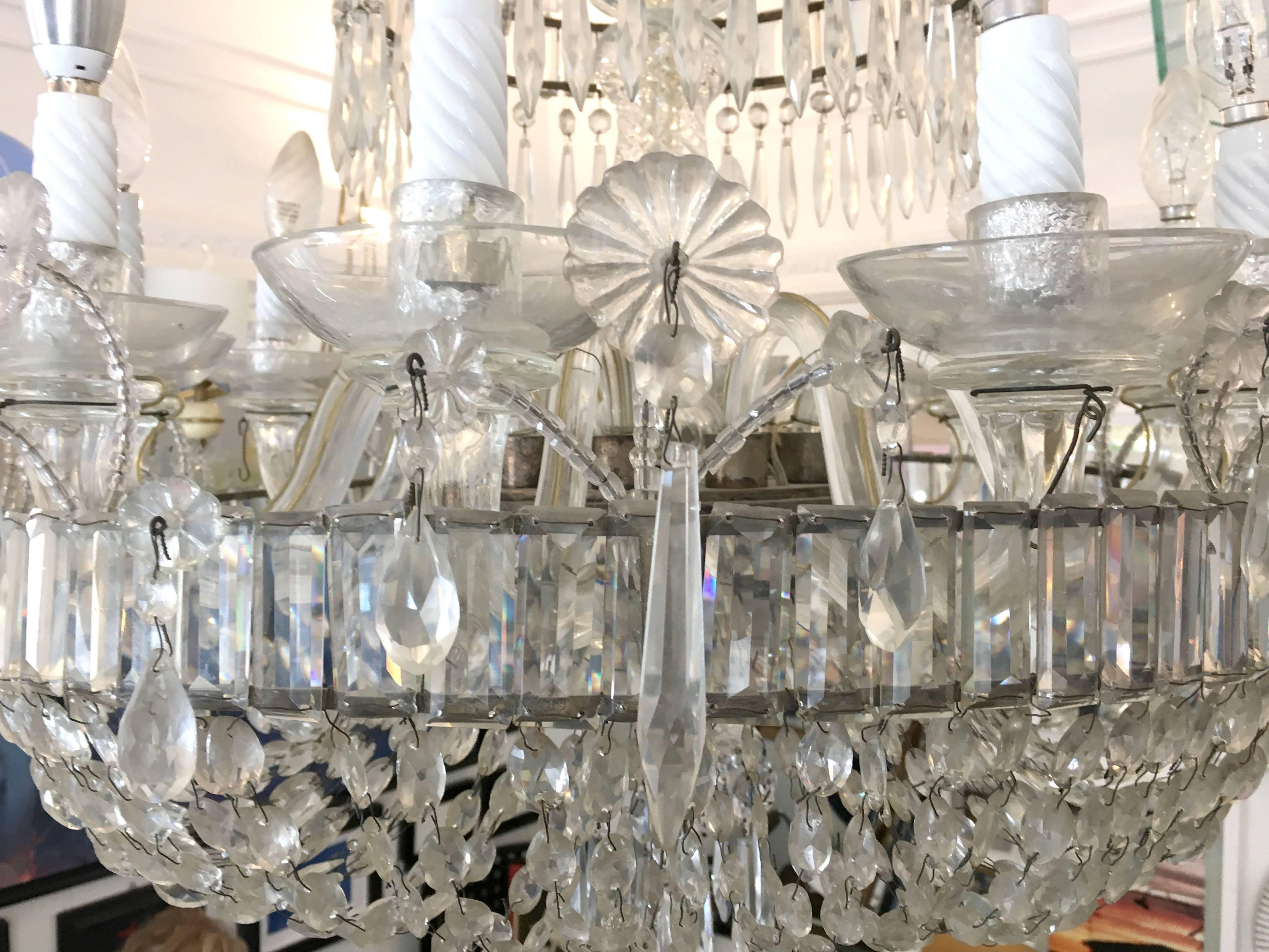 Antique Twelve-Light Crystal Cristal Neapolitan Chandelier, 19th Century In Good Condition For Sale In Naples, IT