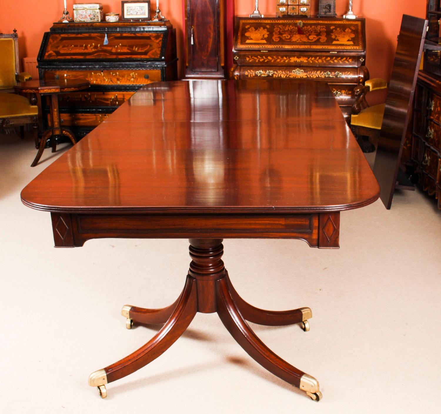 Antique Twin Pillar Regency Dining Table and 10 Regency Chairs, 19th Century 3