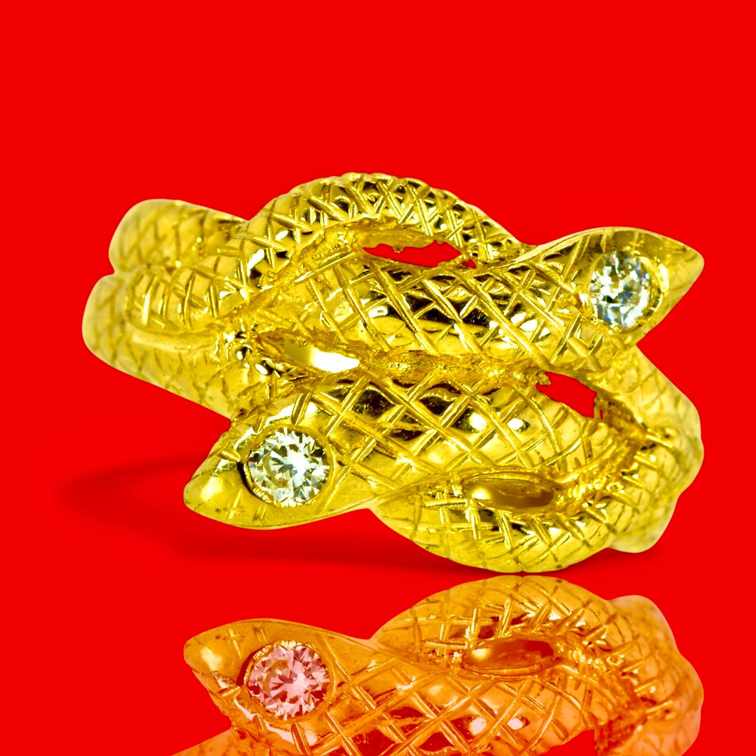 Women's or Men's Antique Twin Serpent  Ring symbolizing eternal love in gold with  Diamonds 1880 For Sale