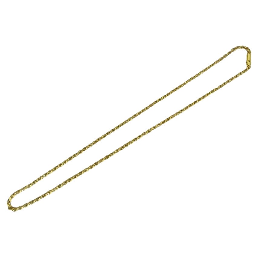 Antiguo eslabón trenzado de dos cadenas de 5 mm de 18 quilates de dos tonos y cadena de caja de 32 pulgadas. La cadena es muy singular, ya que es una antigüedad de los años 50. La cadena presenta dos eslabones trenzados para proporcionar un diseño y