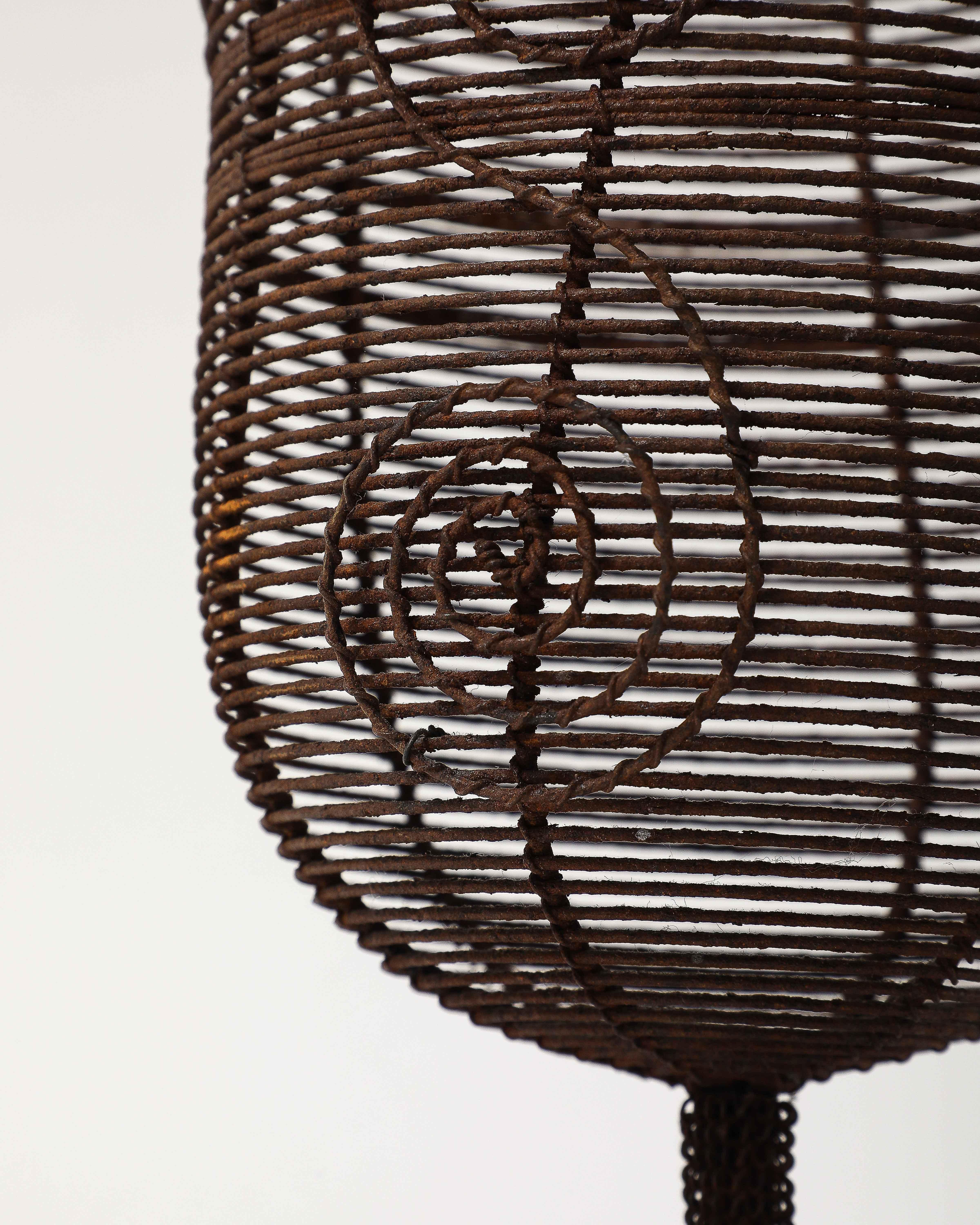 Antica urna a piedistallo in filo ritorto con motivi decorativi, Francia, XIX sec. in vendita 9