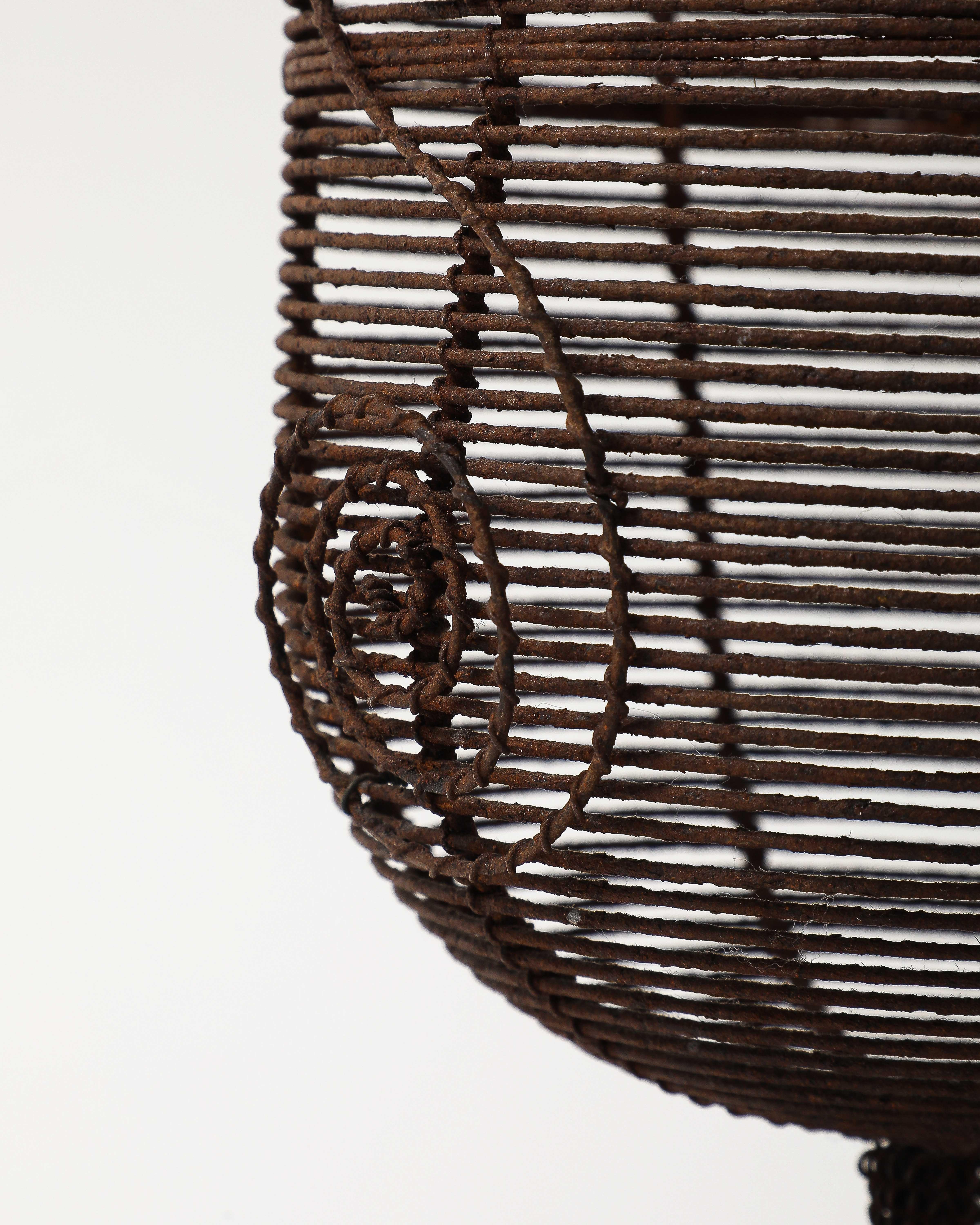 Antica urna a piedistallo in filo ritorto con motivi decorativi, Francia, XIX sec. in vendita 10