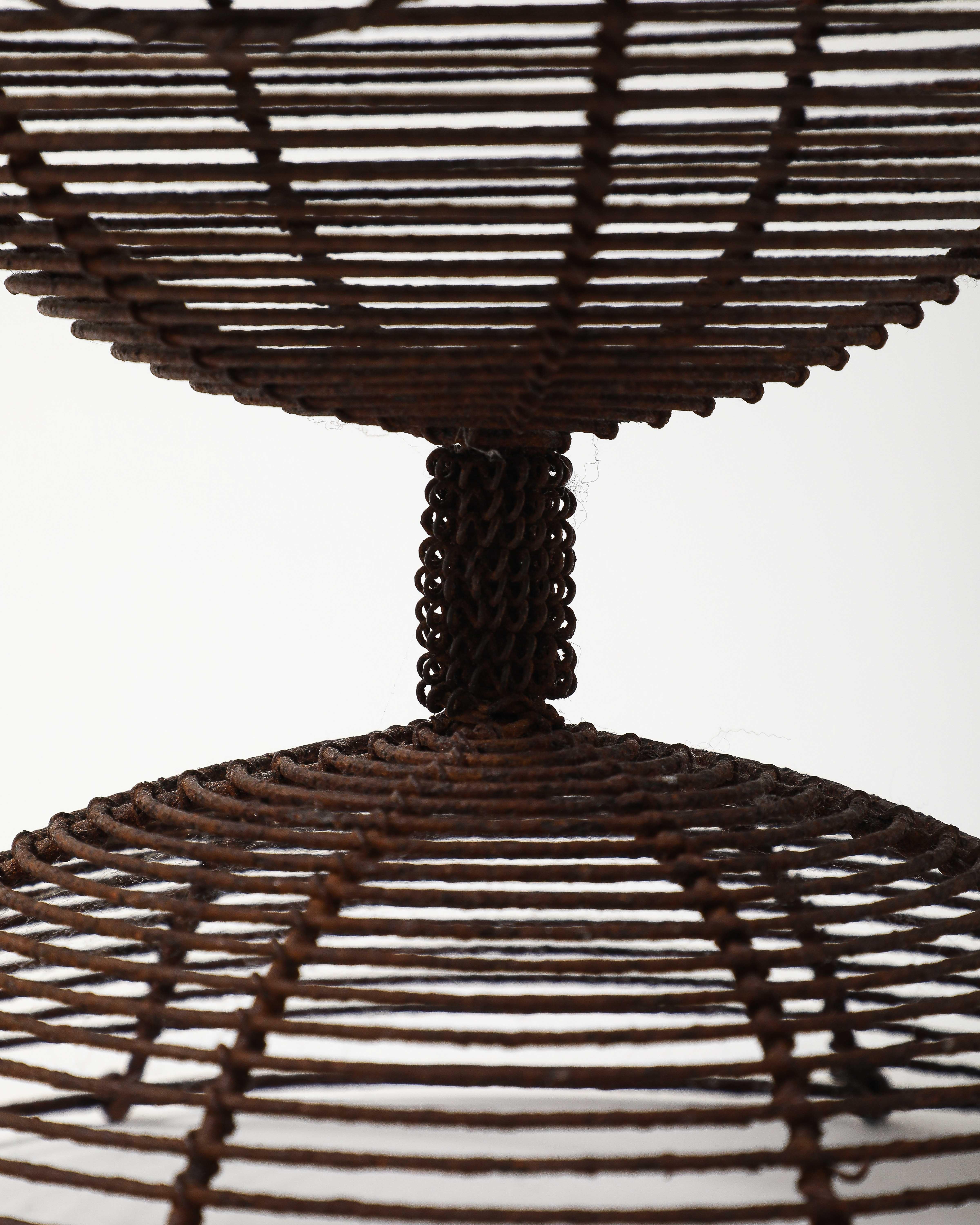 Antica urna a piedistallo in filo ritorto con motivi decorativi, Francia, XIX sec. in vendita 12