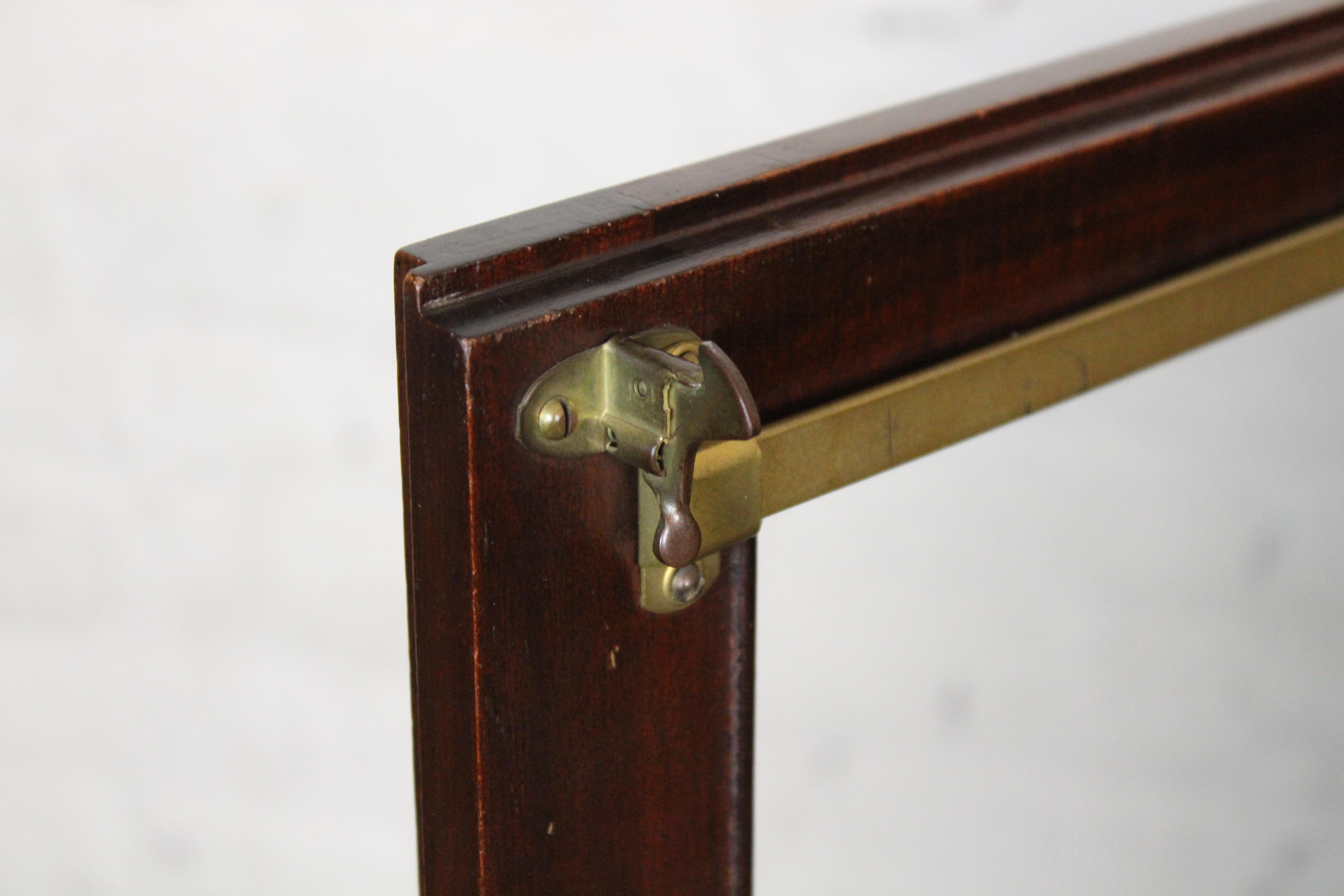 Antiker zweitüriger Schrank im Angebot 2