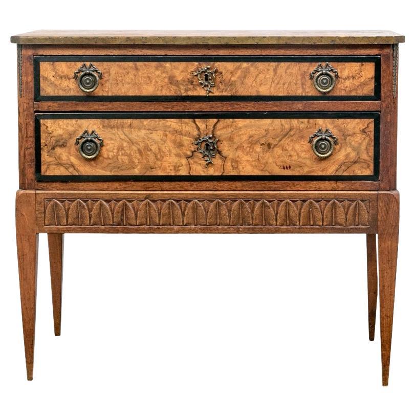 Antica commode a due cassetti in legno misto da restaurare in vendita