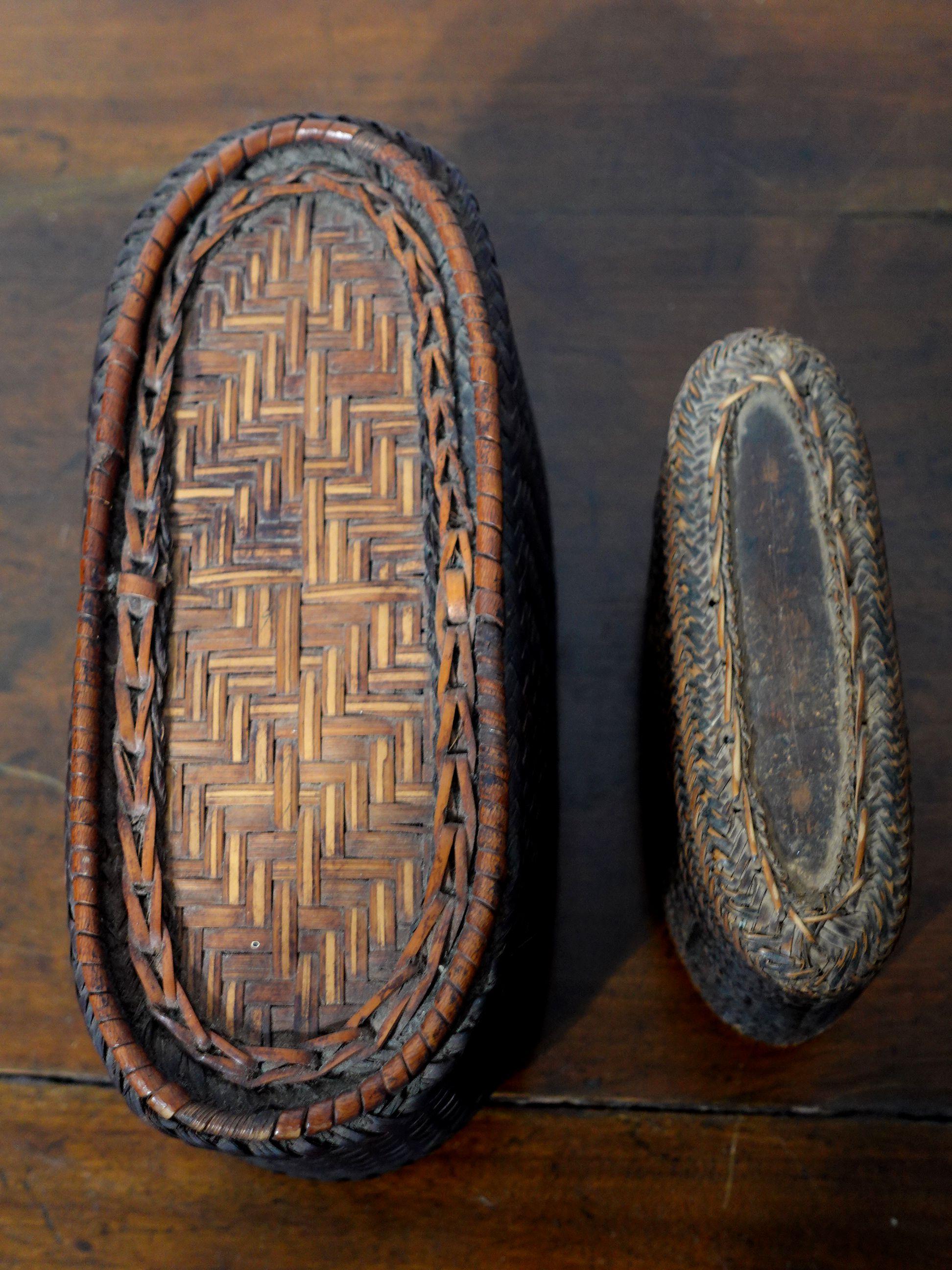 20ième siècle Deux boîtes japonaises anciennes à rayures en bambou tissé en vente
