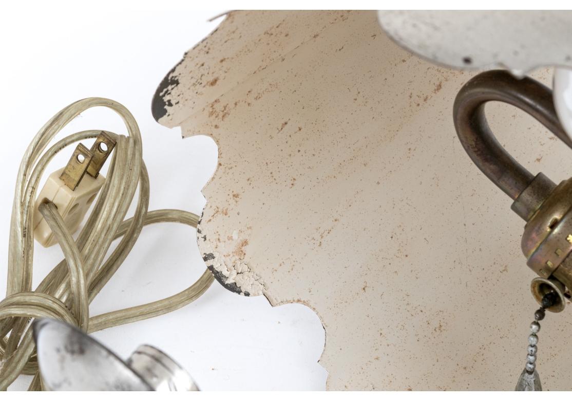 Antike zweiflammige Tischlampe im Angebot 4
