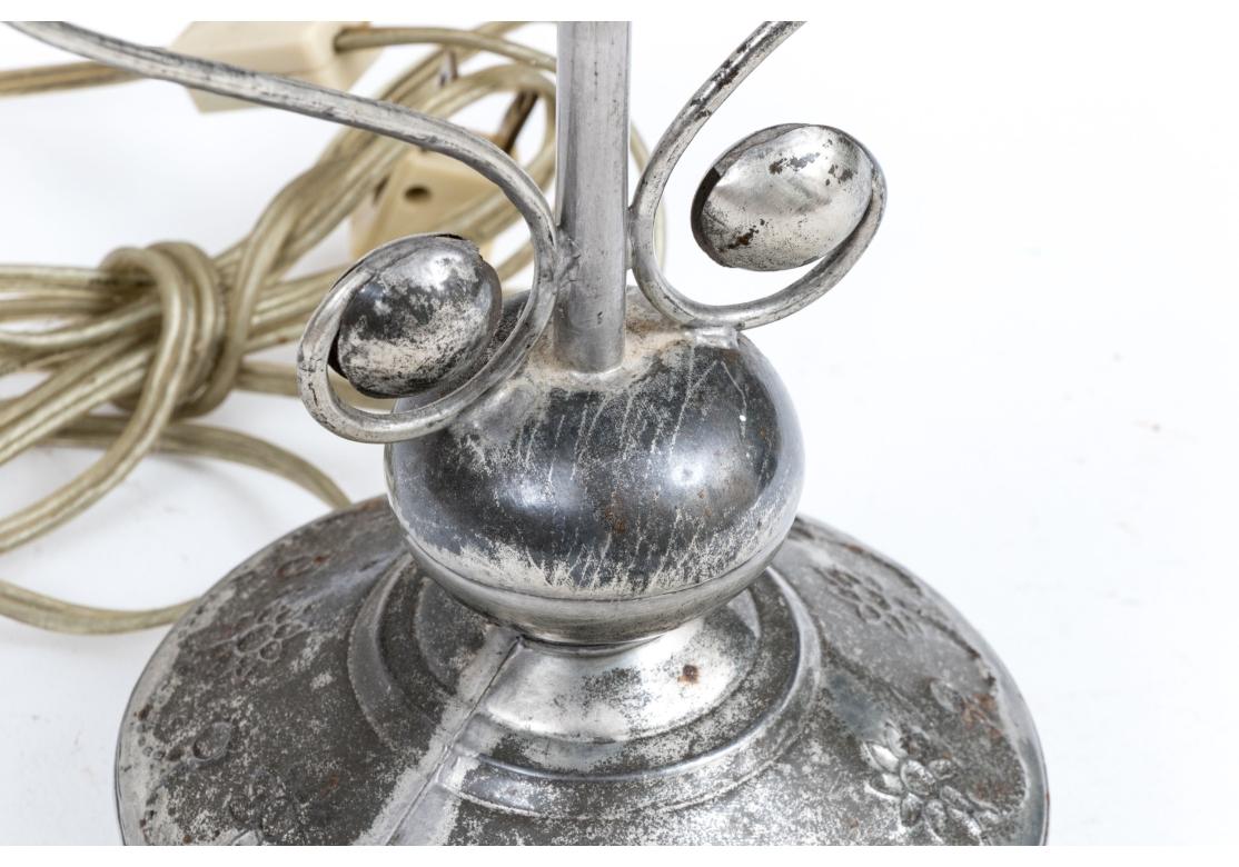 Antike zweiflammige Tischlampe im Angebot 5