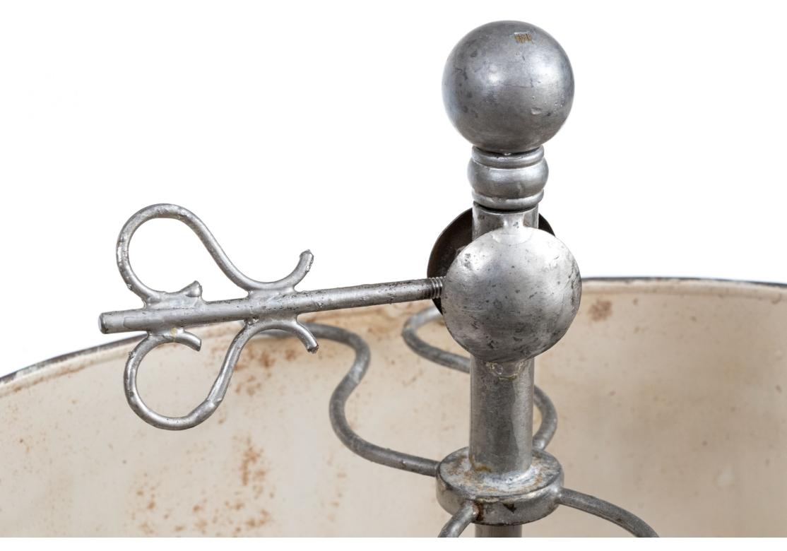 Antike zweiflammige Tischlampe (Volkskunst) im Angebot