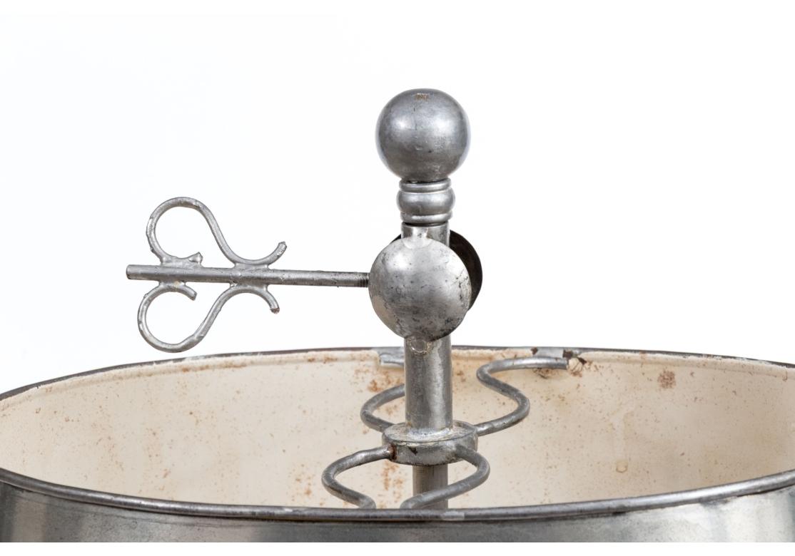 Antike zweiflammige Tischlampe im Angebot 1