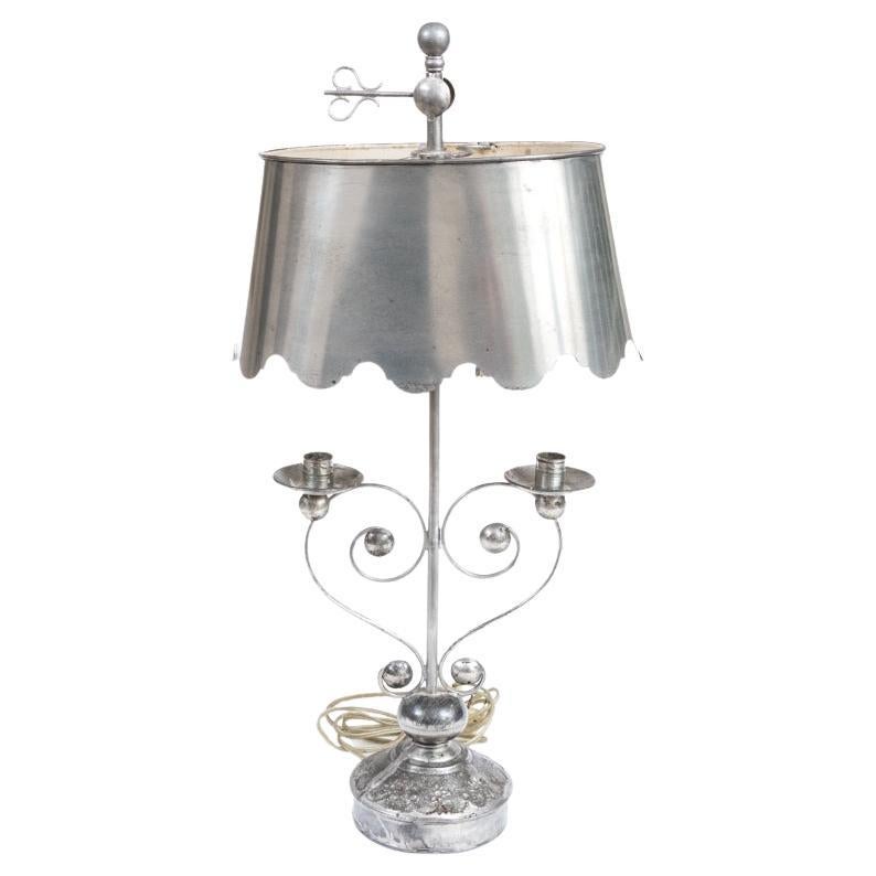Antike zweiflammige Tischlampe im Angebot