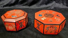 Antiguas Dos Cajas Chinas Lacadas Doradas de Forma Octogonal