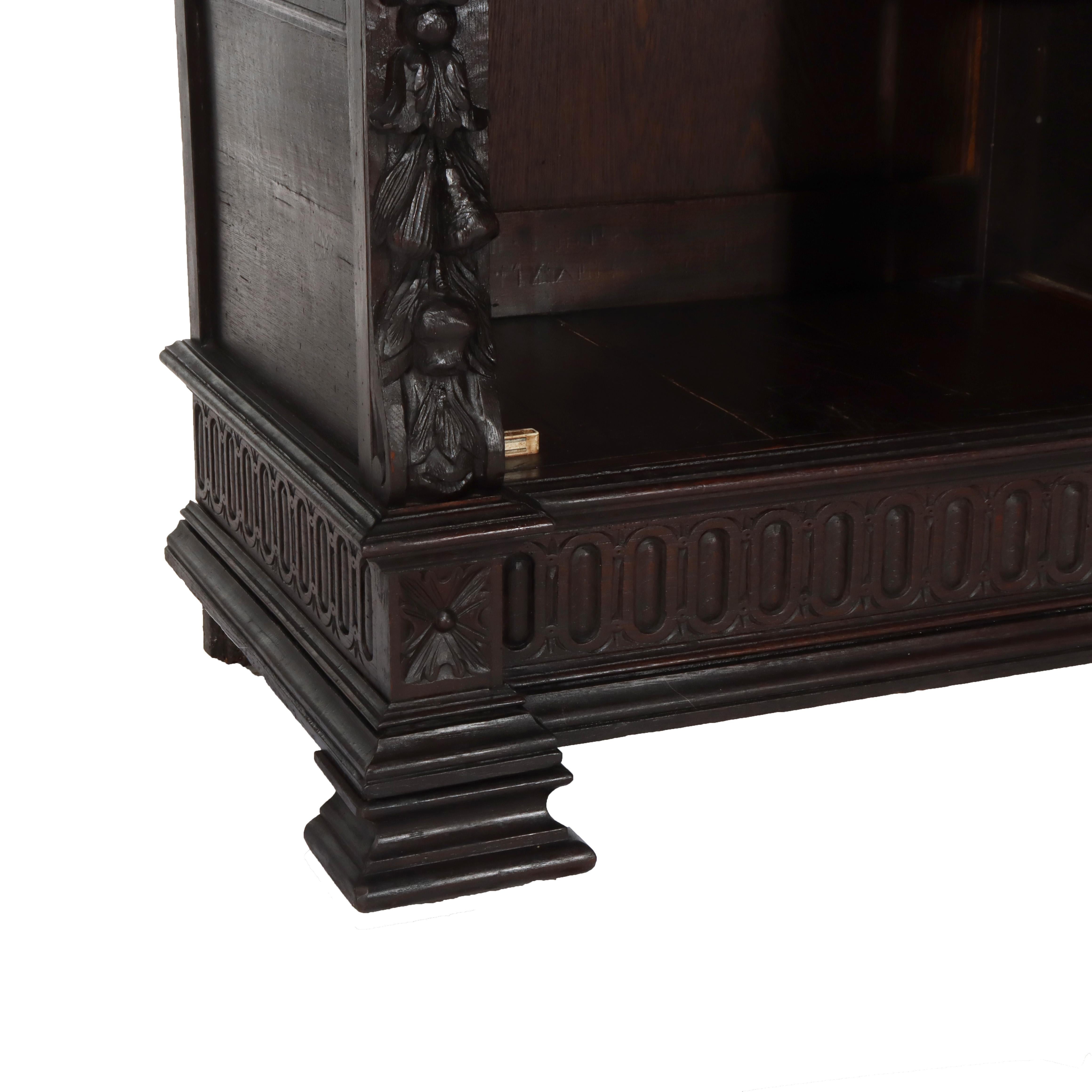 Antiguo Armario de Corte Barroco Italiano de Dos Piezas en Roble Tallado Siglo XVIII en venta 6