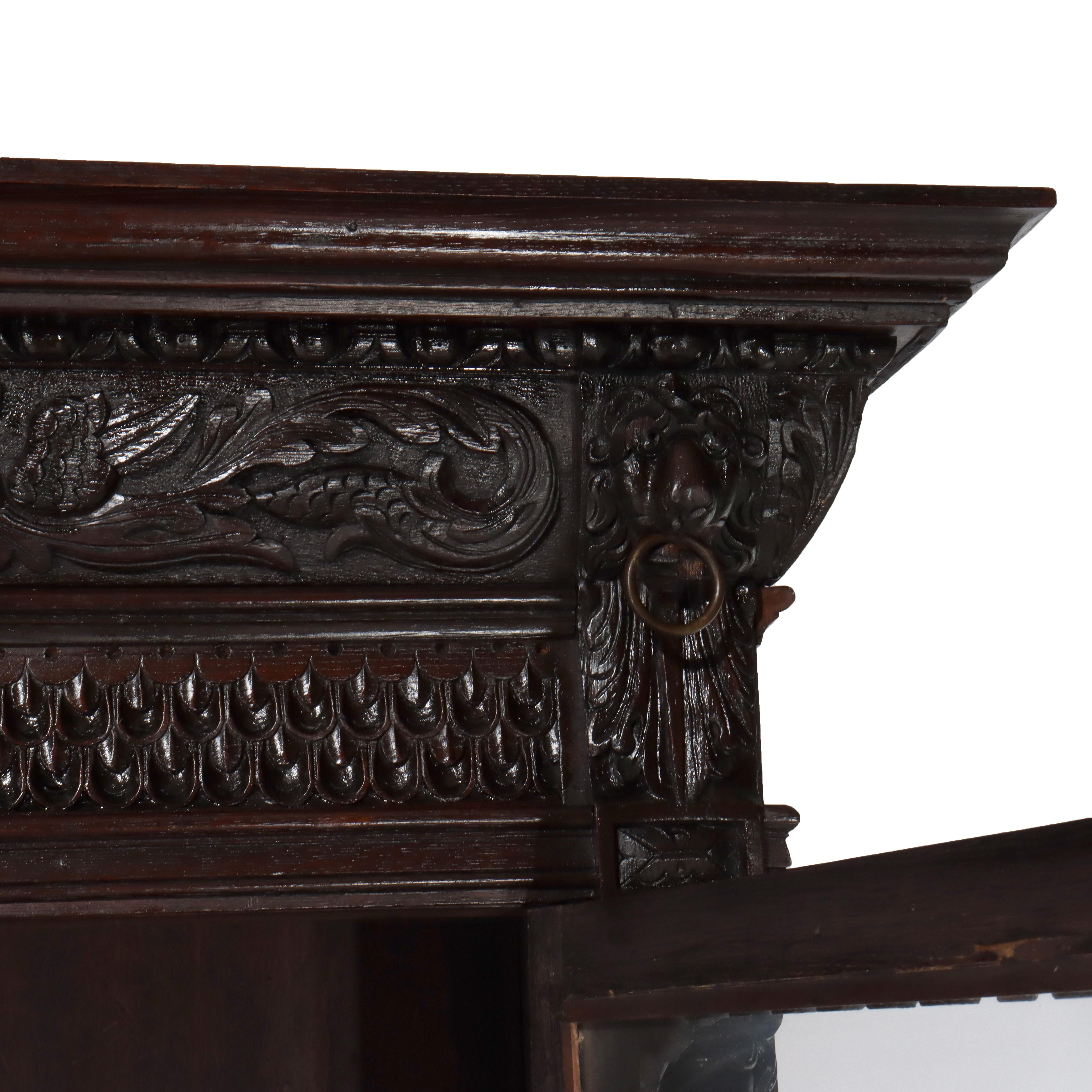 Antiguo Armario de Corte Barroco Italiano de Dos Piezas en Roble Tallado Siglo XVIII en venta 11