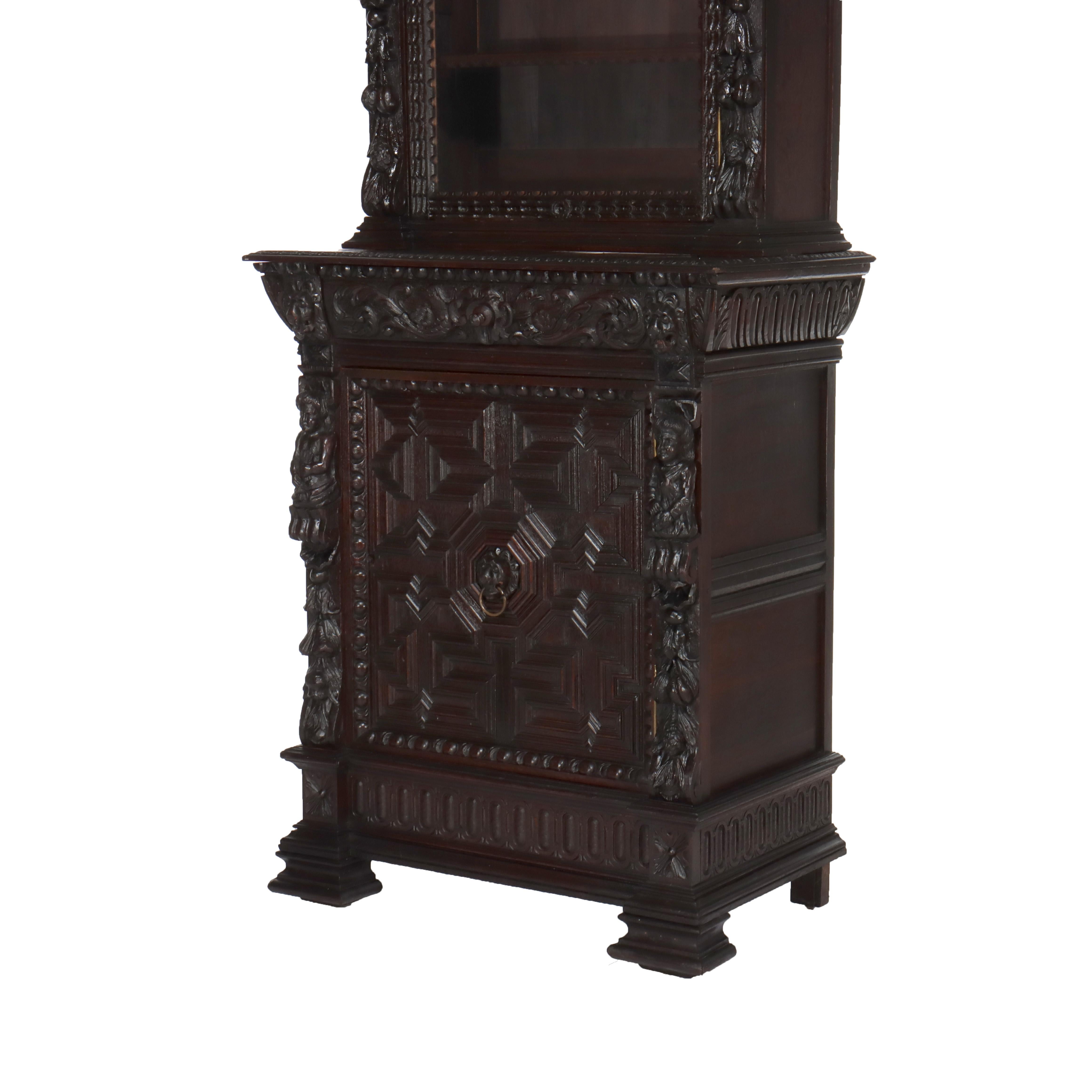 Antiguo Armario de Corte Barroco Italiano de Dos Piezas en Roble Tallado Siglo XVIII siglo XVIII y antes en venta