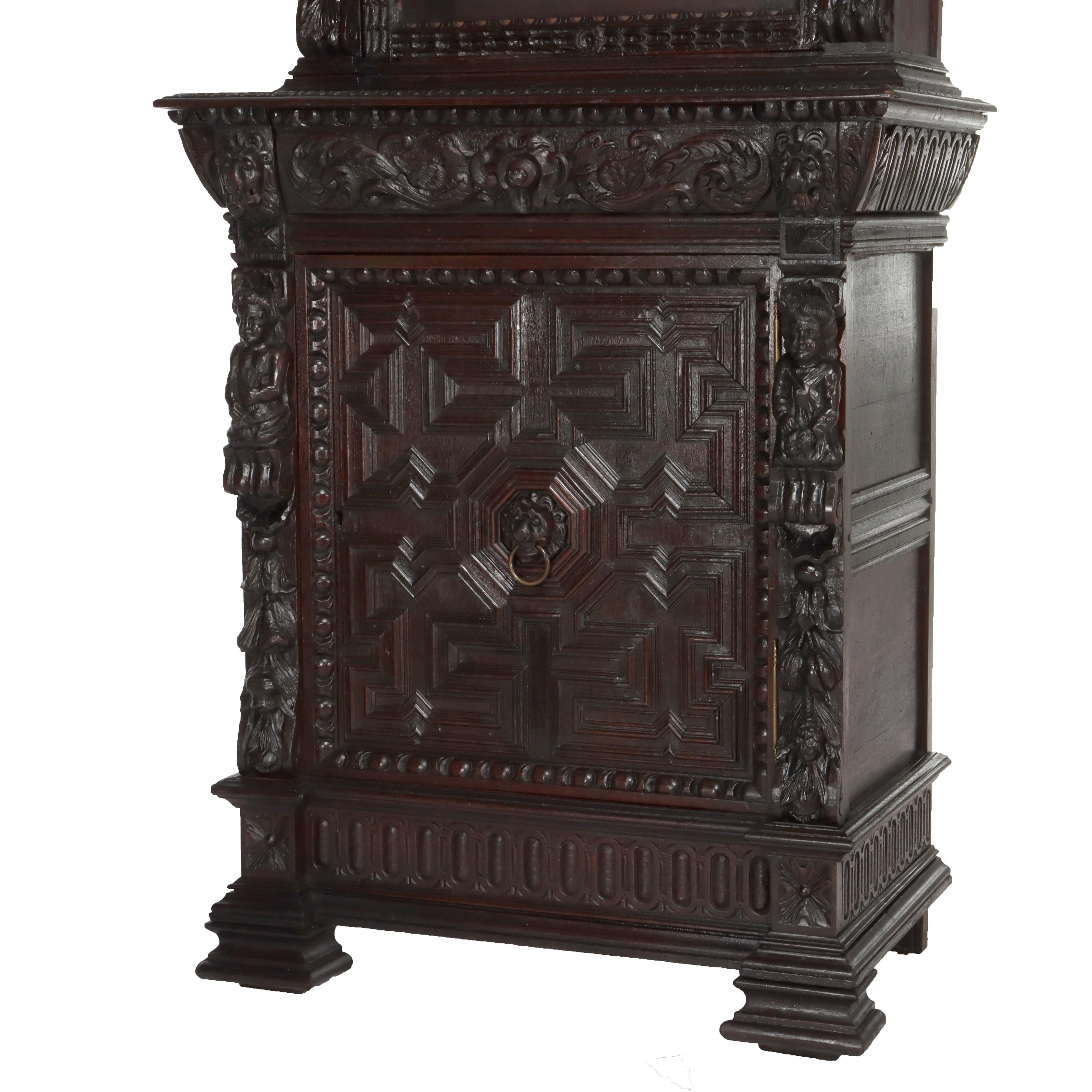 Antiguo Armario de Corte Barroco Italiano de Dos Piezas en Roble Tallado Siglo XVIII en venta 4