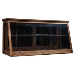 Vitrine ancienne à deux étages en chêne et verre