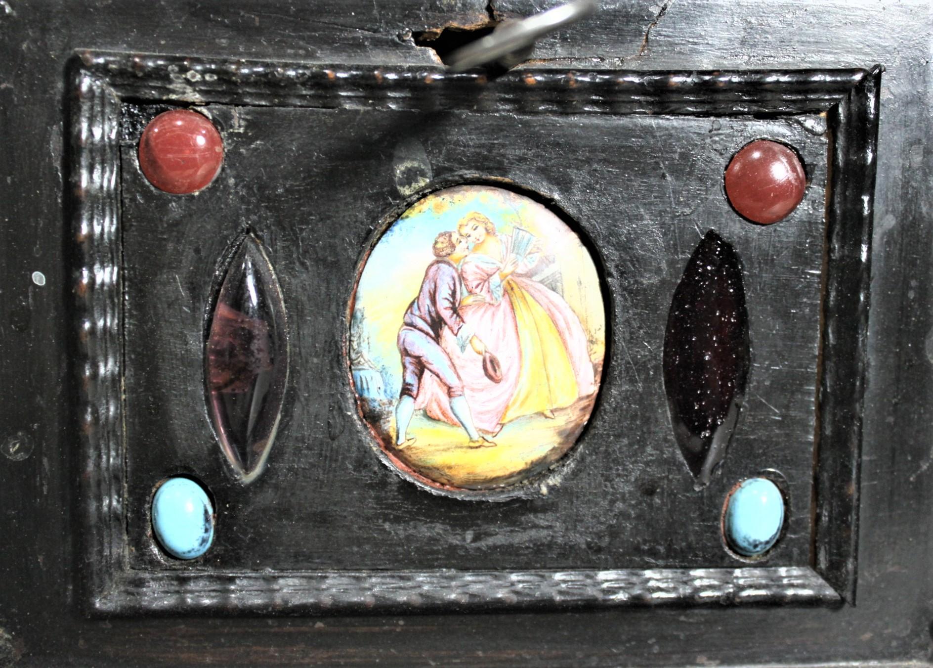 Coffret ou boîte à bijoux antique à deux étages avec pierres enaidées et panneaux en porcelaine en vente 6