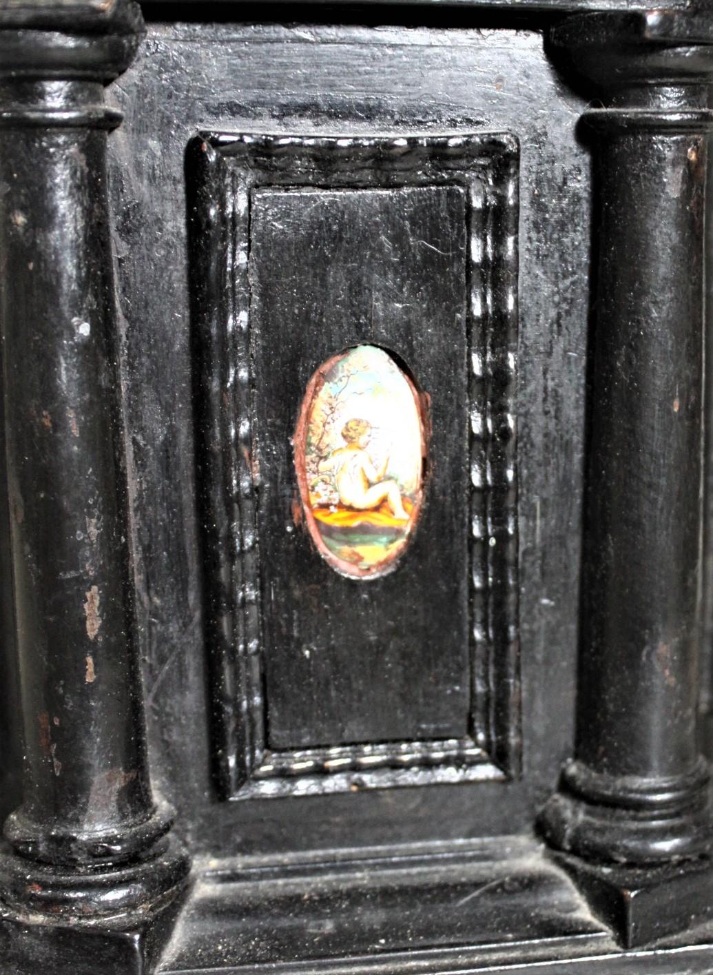 Coffret ou boîte à bijoux antique à deux étages avec pierres enaidées et panneaux en porcelaine en vente 7