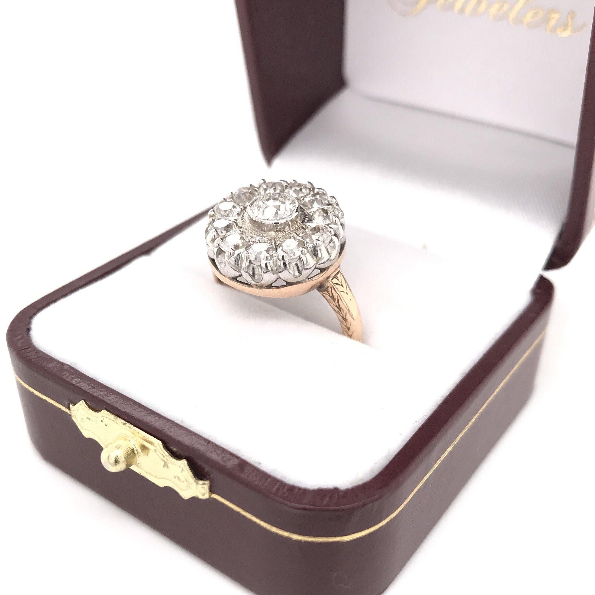 Antiker zweifarbiger Diamant-Cluster-Ring (Art déco)